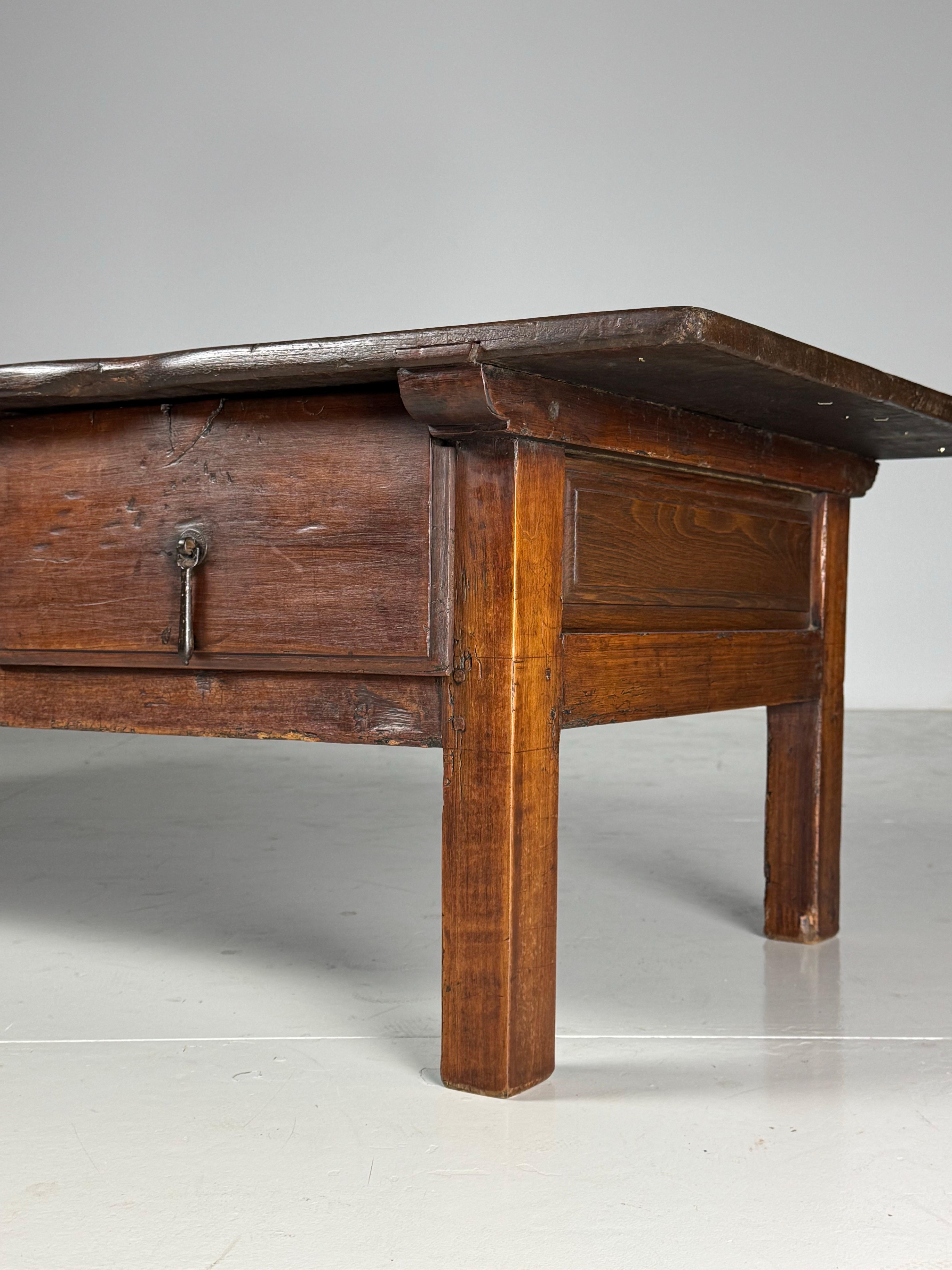 Mesa de centro española siglo XVIII en venta 7