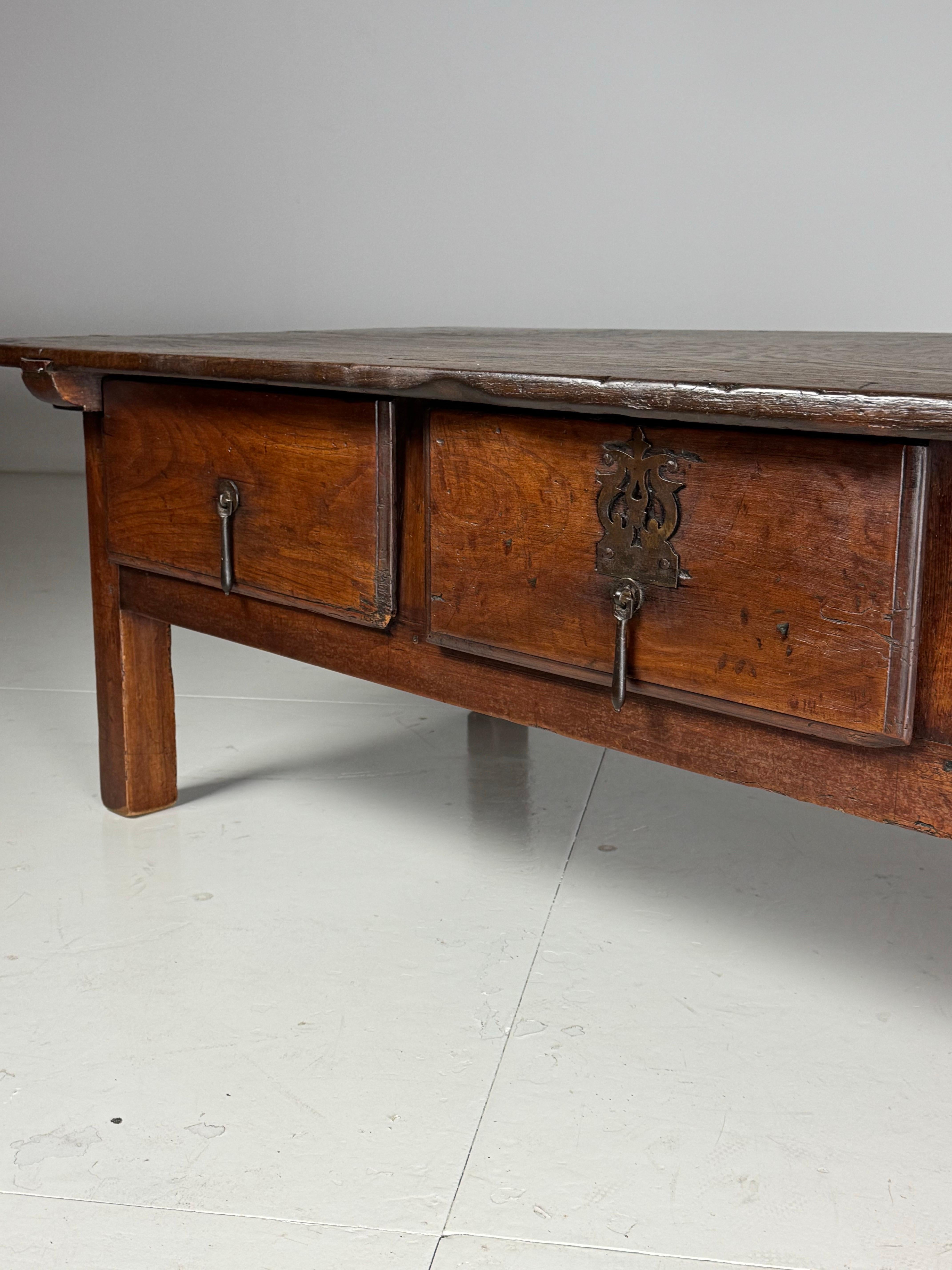 Mesa de centro española siglo XVIII en venta 8