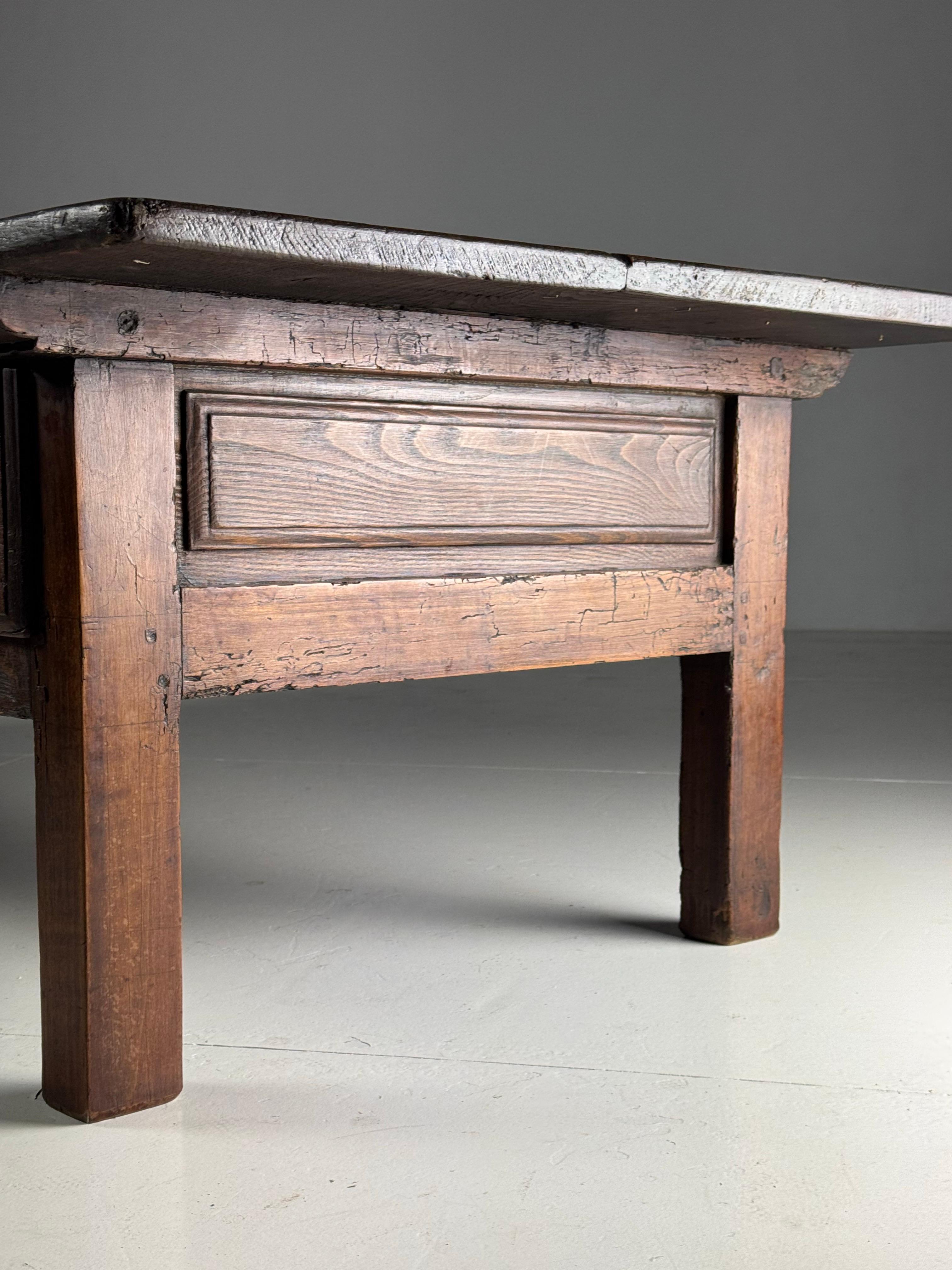 Mesa de centro española siglo XVIII en venta 9