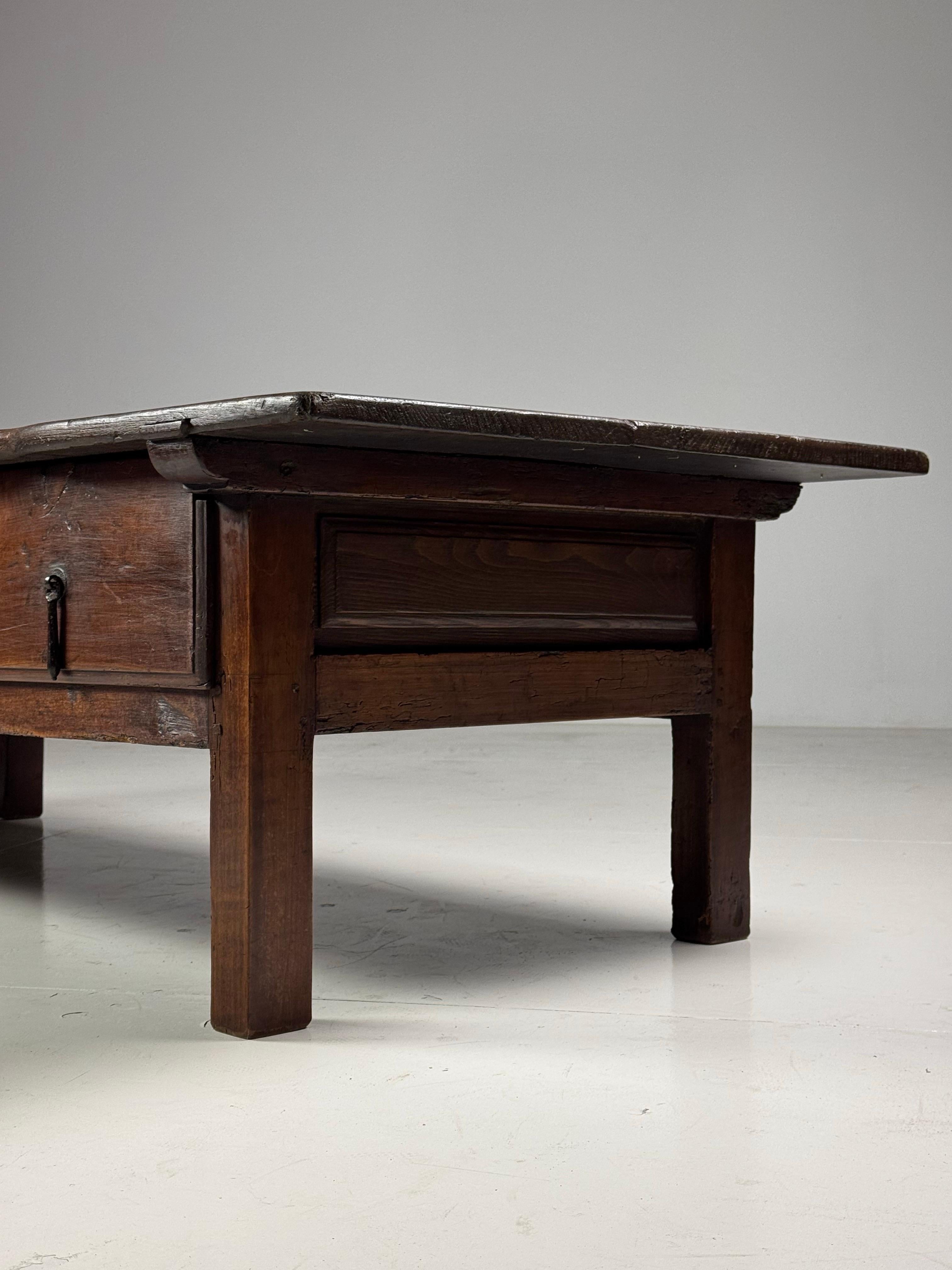 Mesa de centro española siglo XVIII en Bueno estado para la venta en MILL, NL
