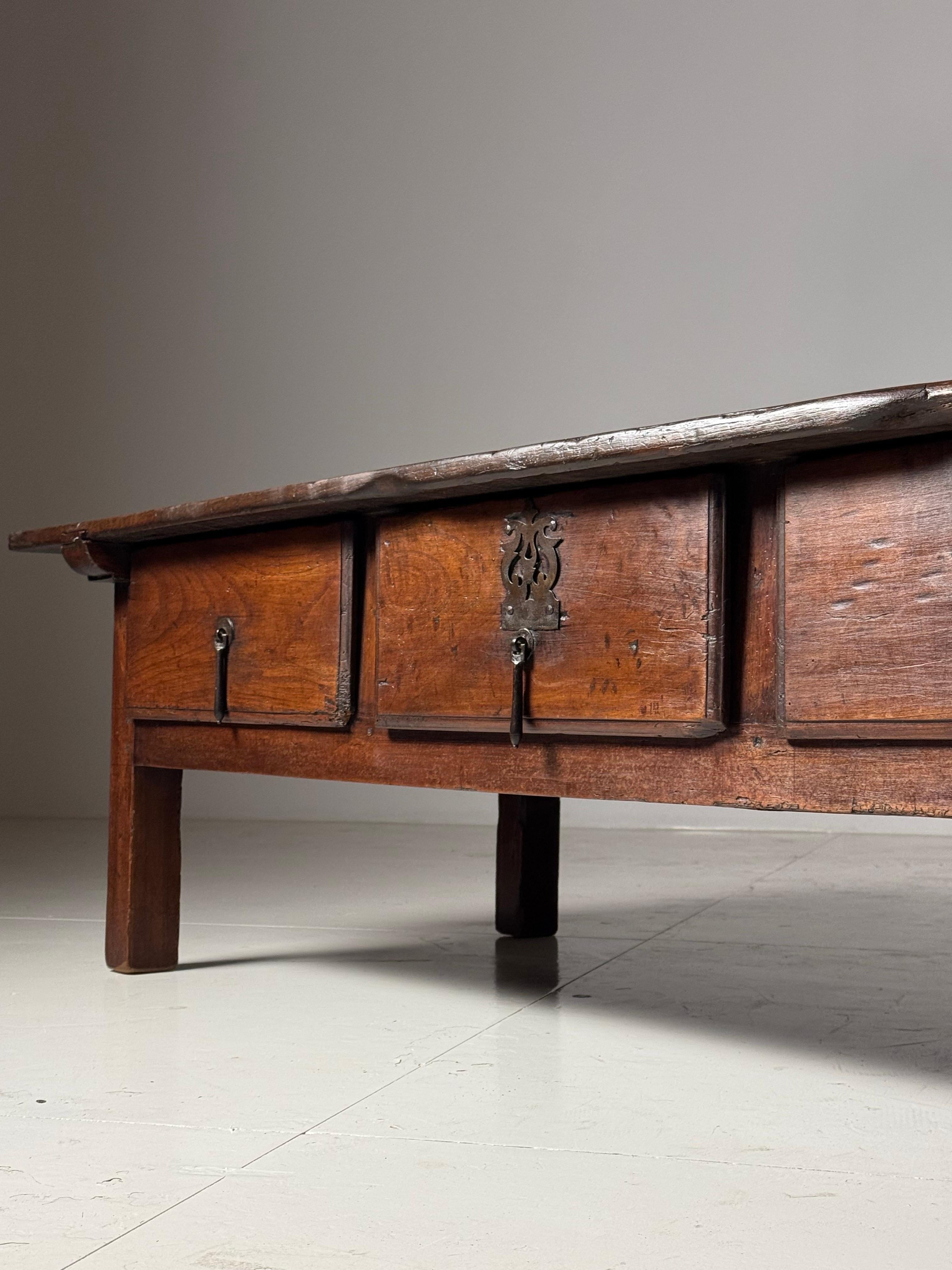 Mesa de centro española siglo XVIII Castaño en venta