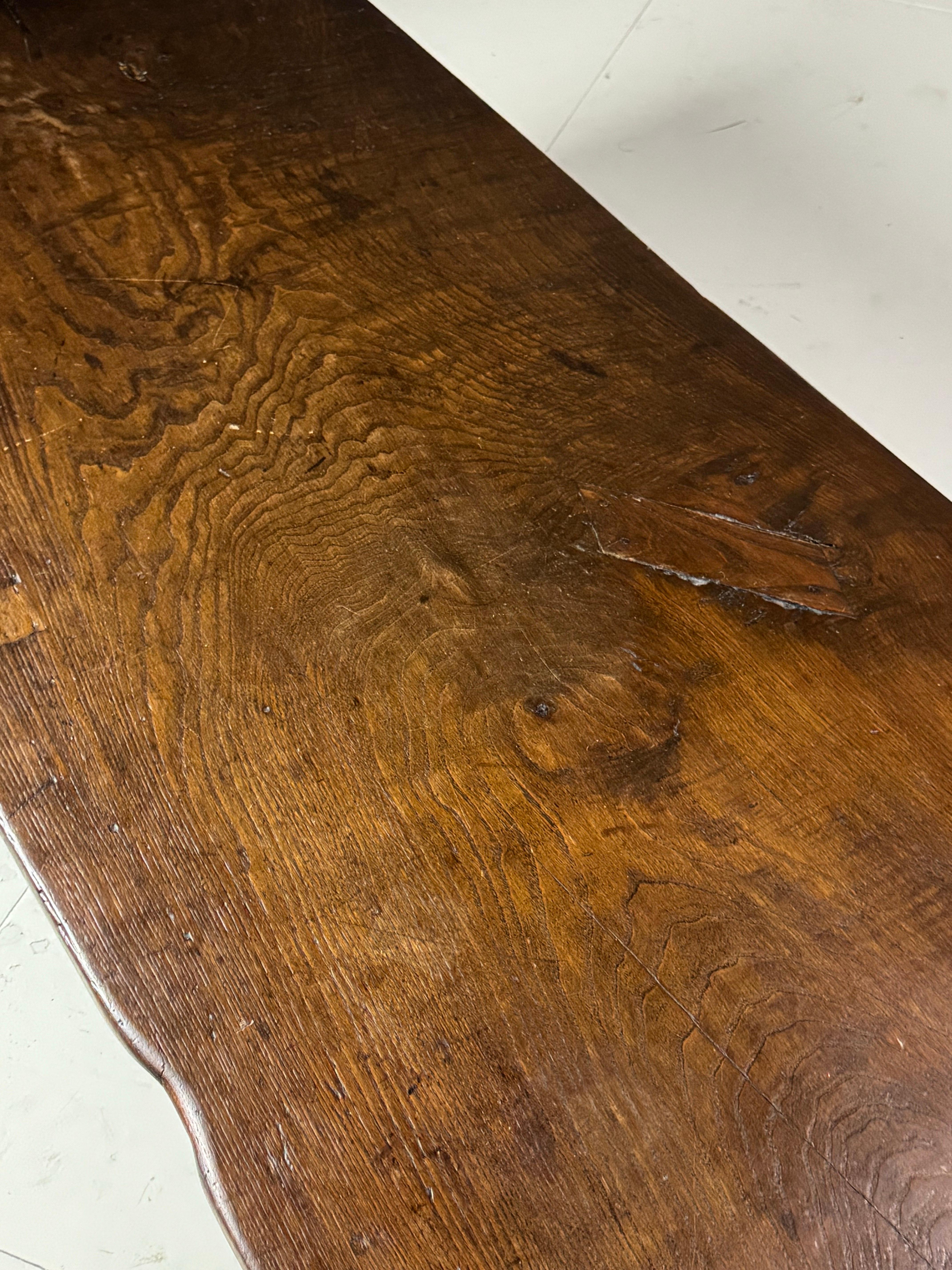 Mesa de centro española siglo XVIII en venta 1
