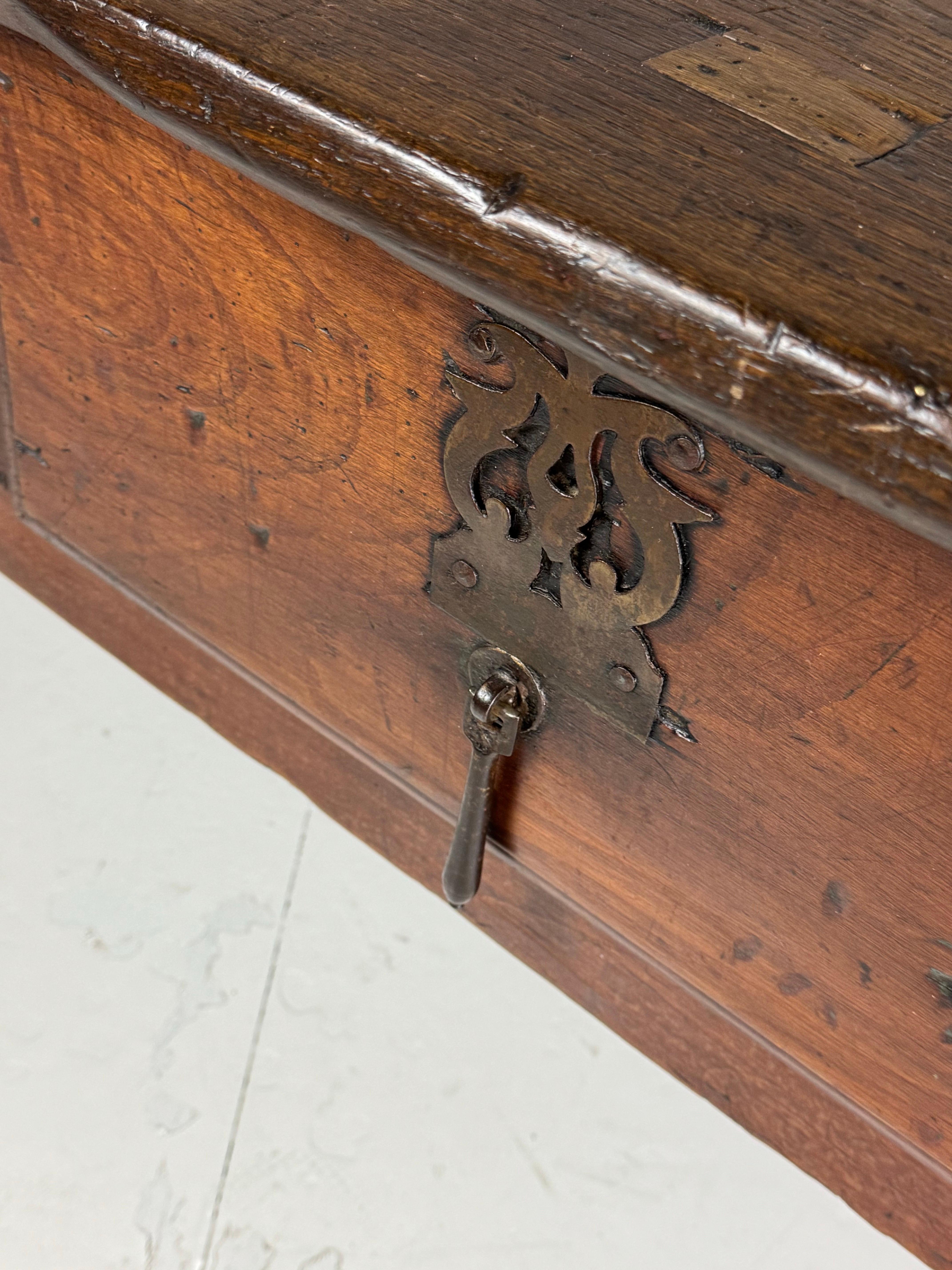 Mesa de centro española siglo XVIII en venta 2