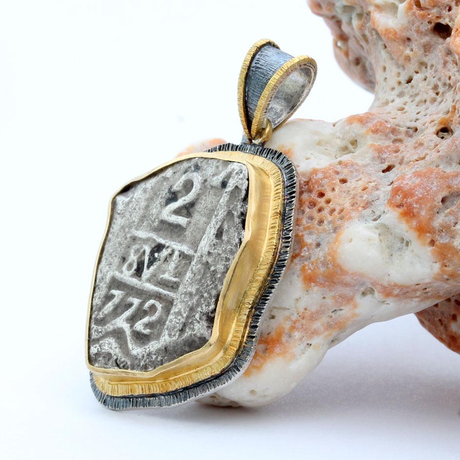 Contemporain Pendentif en or 18K Coloni 1772 2 Real Cob Coin Sterling en vente