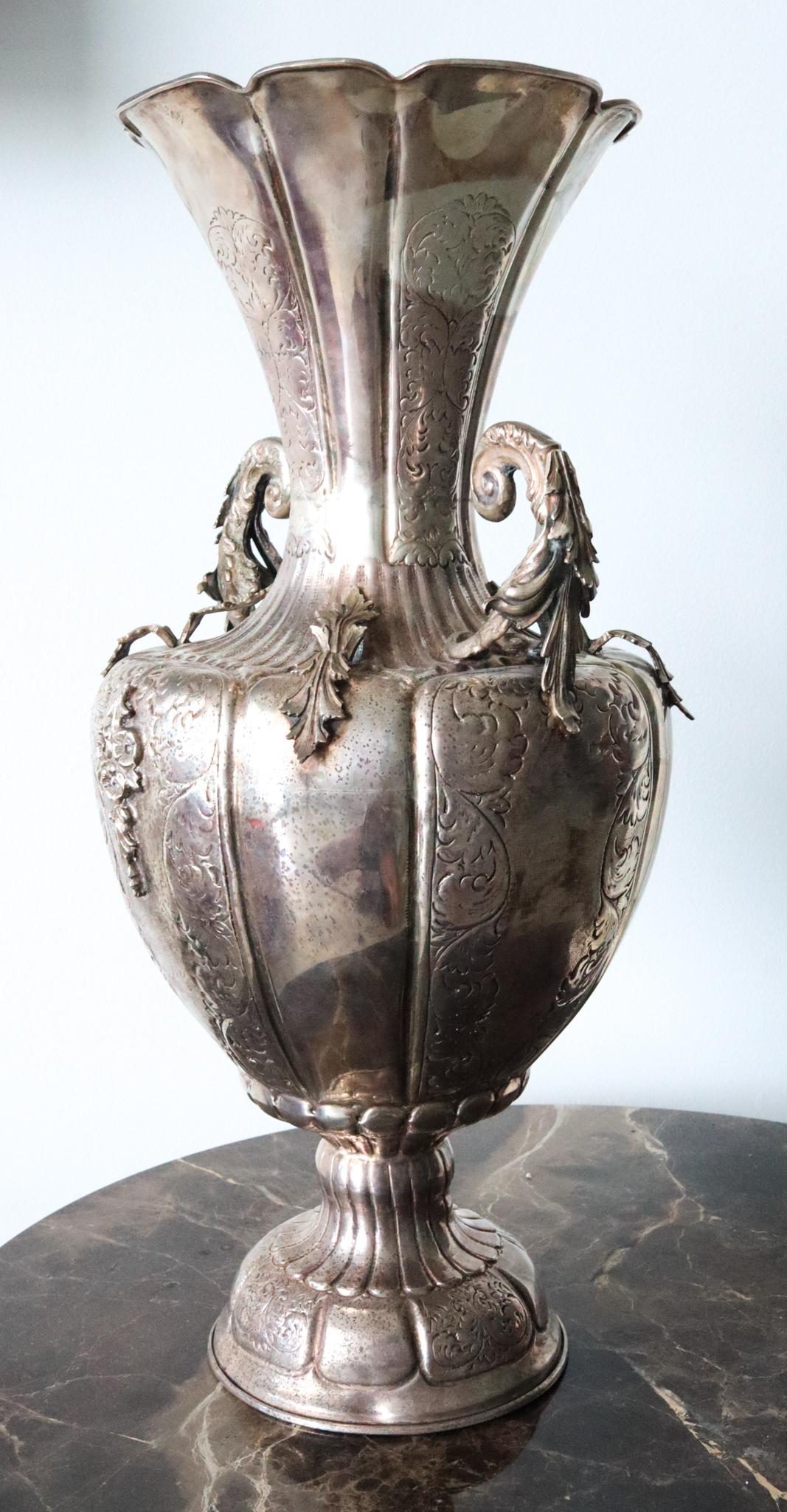 Spanish Colonial 1820 Rare Large Display Amphora with Handles in Solid Sterling In Excellent Condition For Sale In Miami, FL
