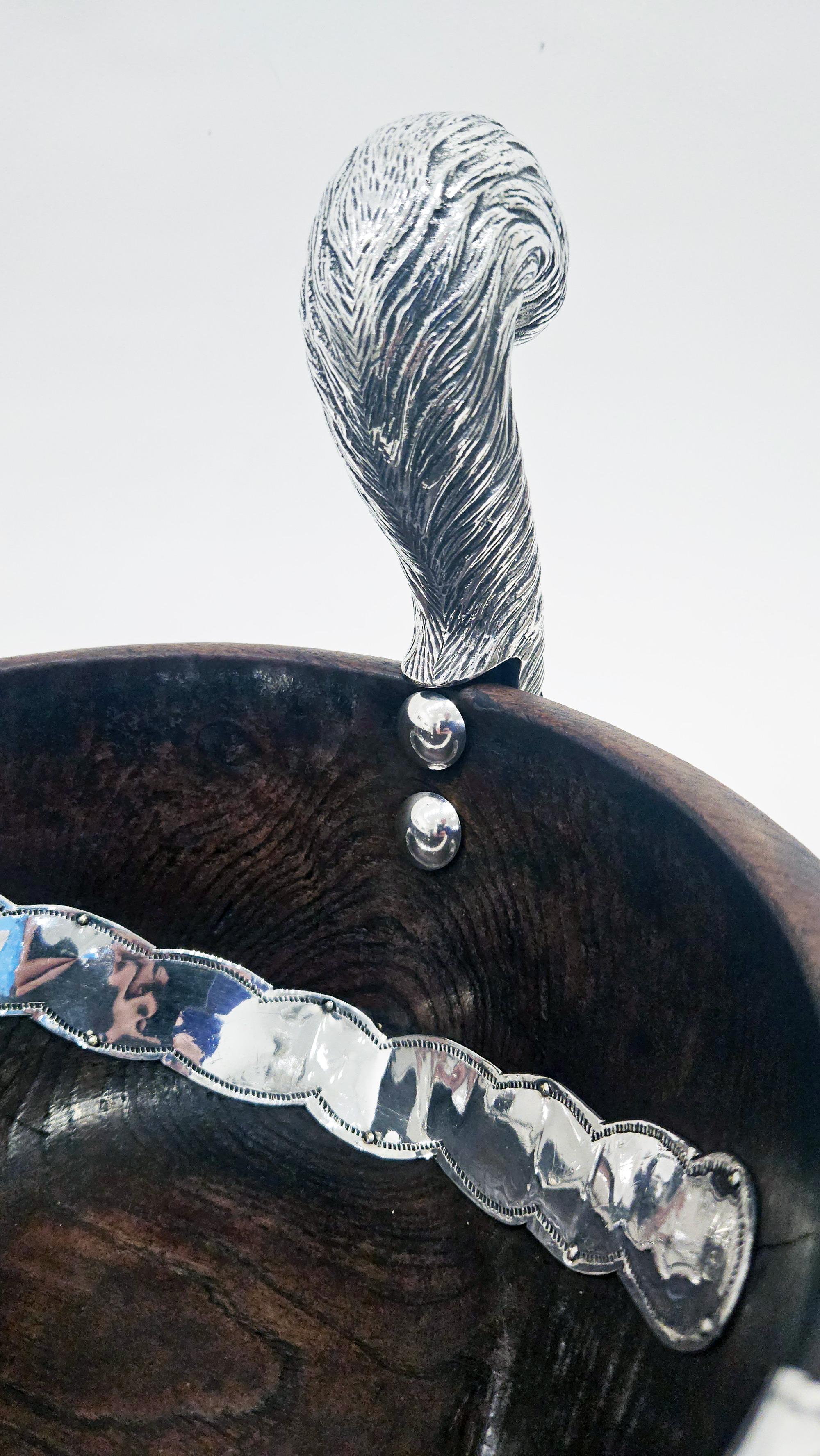 Ciotola in Wood del XVIII secolo in stile coloniale spagnolo con montatura a scoiattolo placcata in argento, 1950 in vendita 6