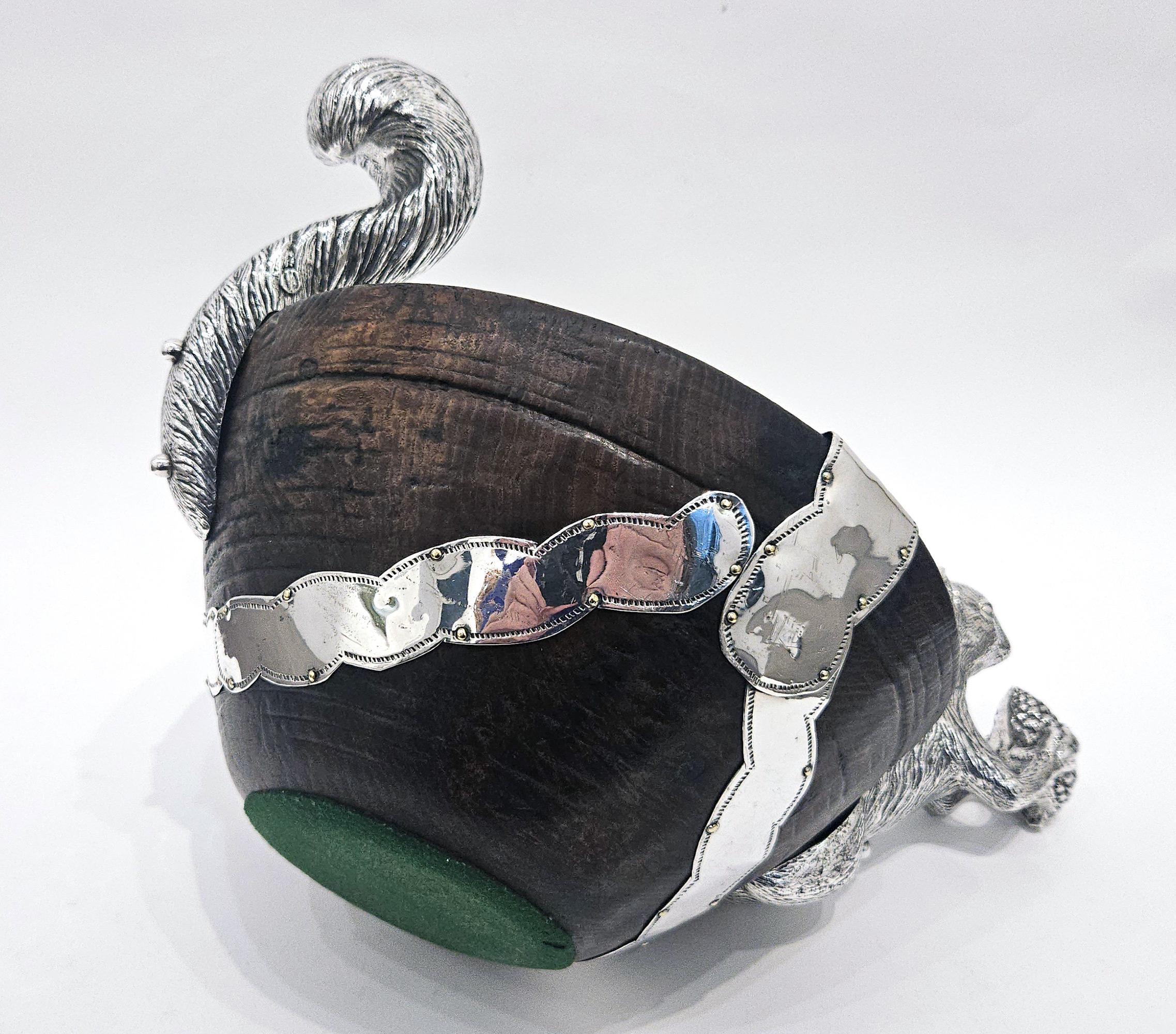 Ciotola in Wood del XVIII secolo in stile coloniale spagnolo con montatura a scoiattolo placcata in argento, 1950 in vendita 7