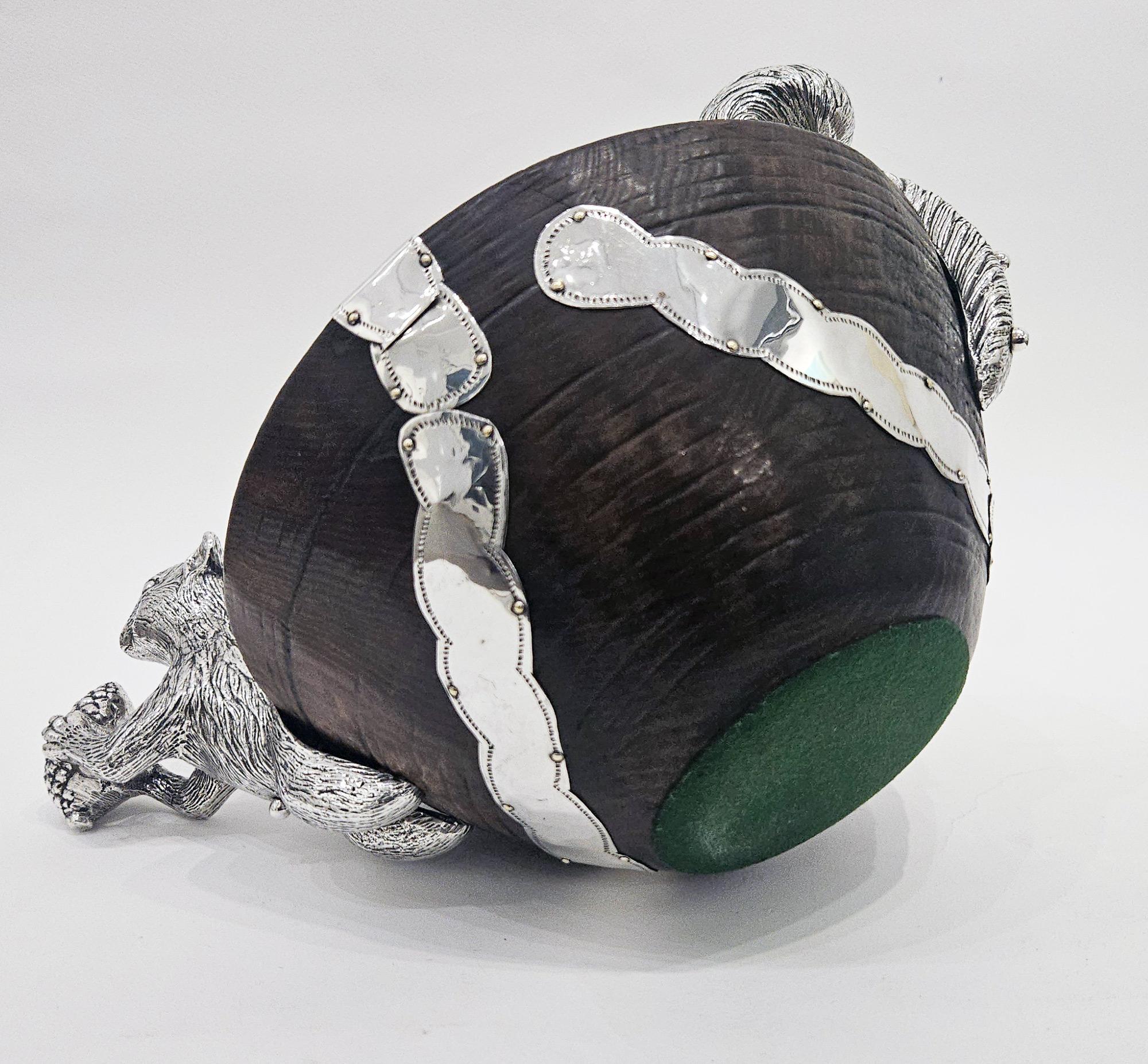 Ciotola in Wood del XVIII secolo in stile coloniale spagnolo con montatura a scoiattolo placcata in argento, 1950 in vendita 8