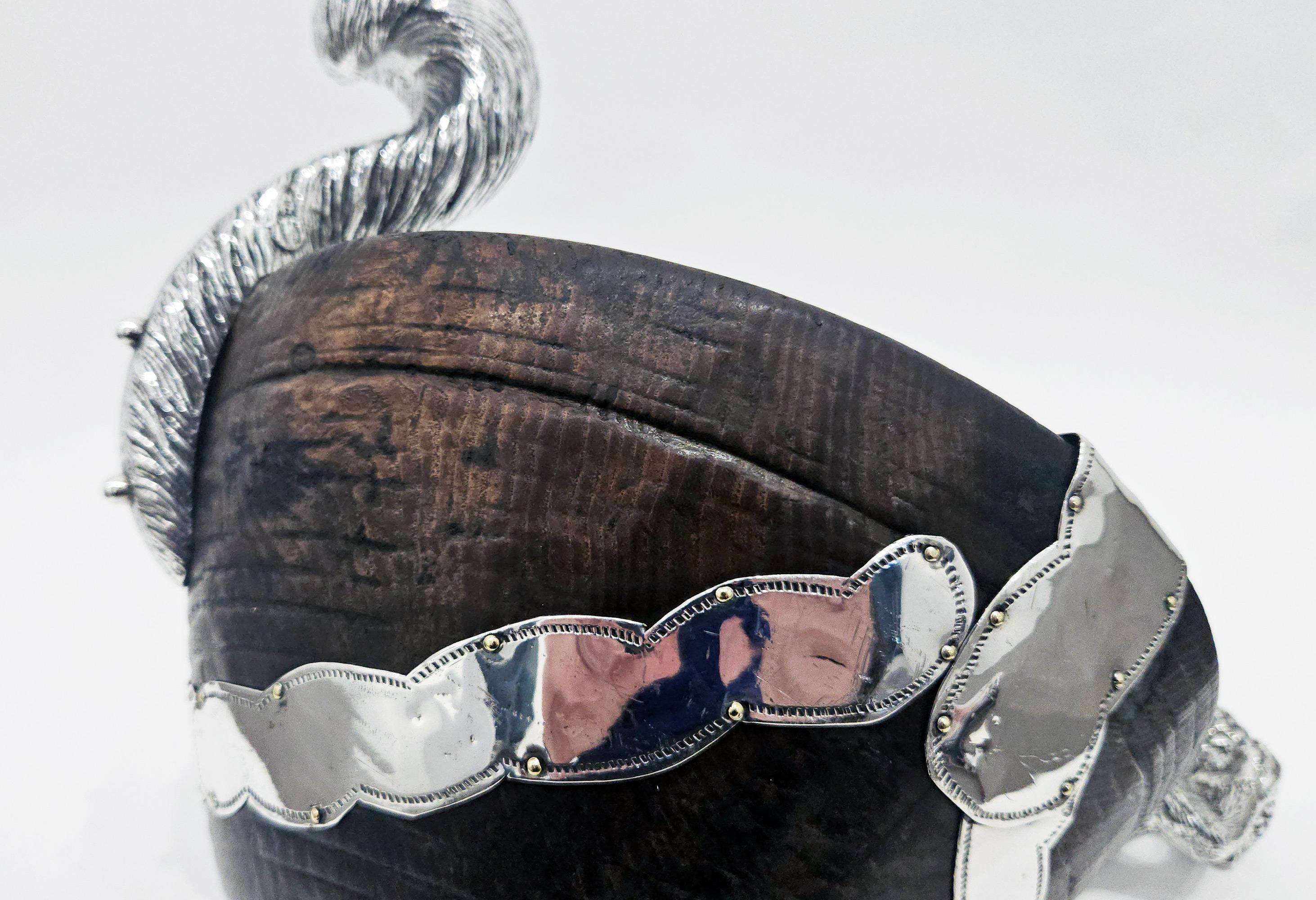 Ciotola in Wood del XVIII secolo in stile coloniale spagnolo con montatura a scoiattolo placcata in argento, 1950 in vendita 9