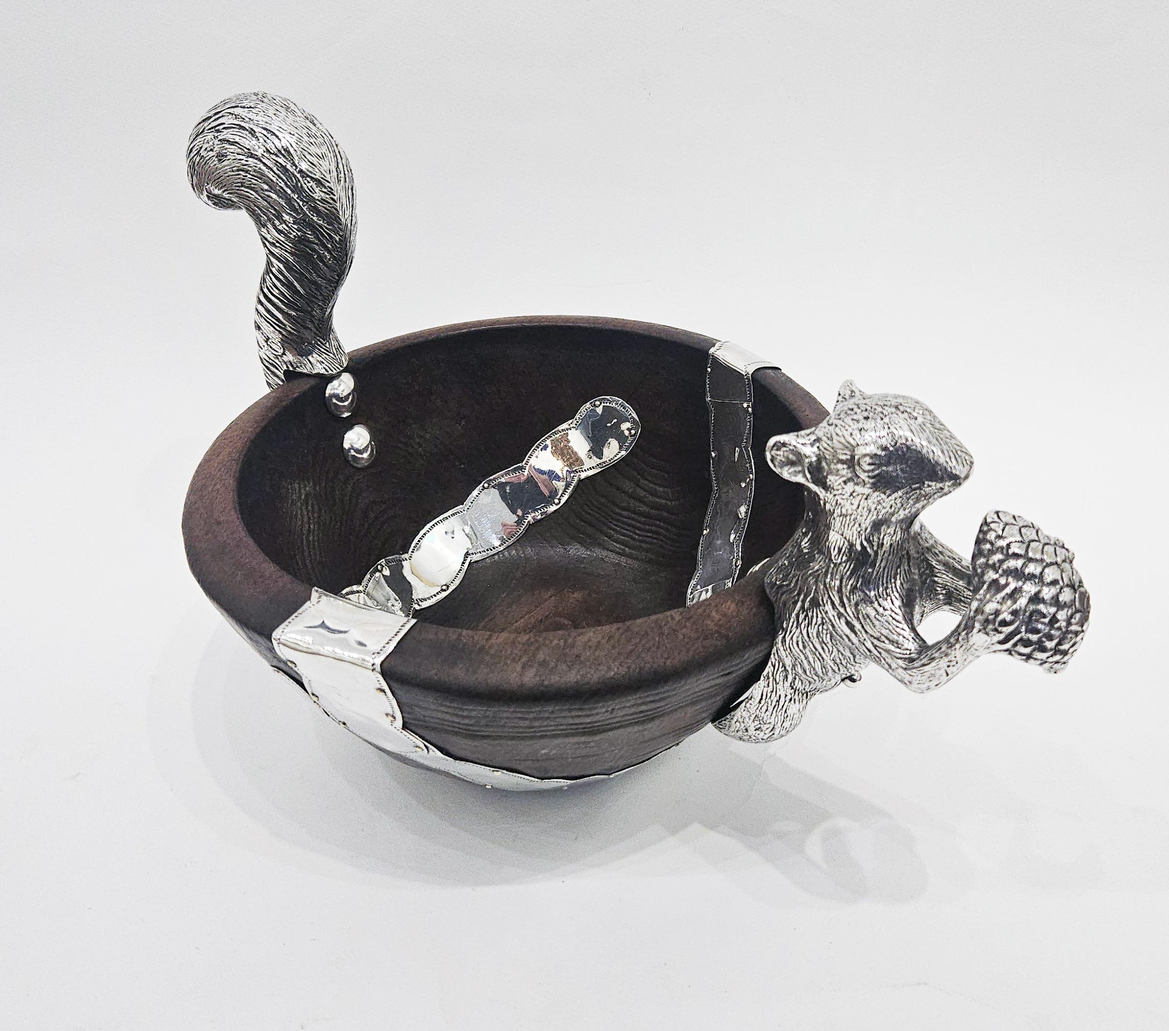 Ciotola in Wood del XVIII secolo in stile coloniale spagnolo con montatura a scoiattolo placcata in argento, 1950 in vendita 12