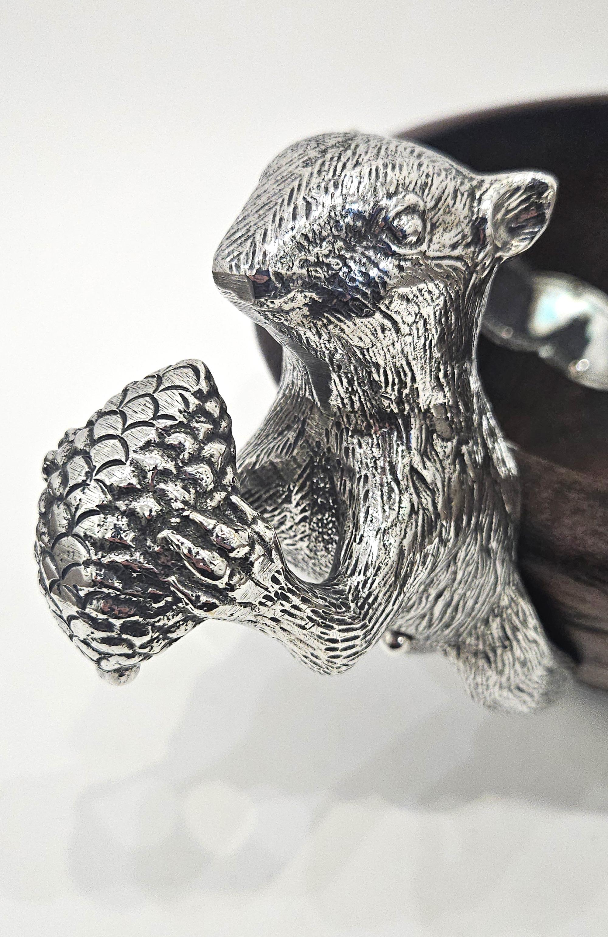 Ciotola in Wood del XVIII secolo in stile coloniale spagnolo con montatura a scoiattolo placcata in argento, 1950 In condizioni buone in vendita a London, GB