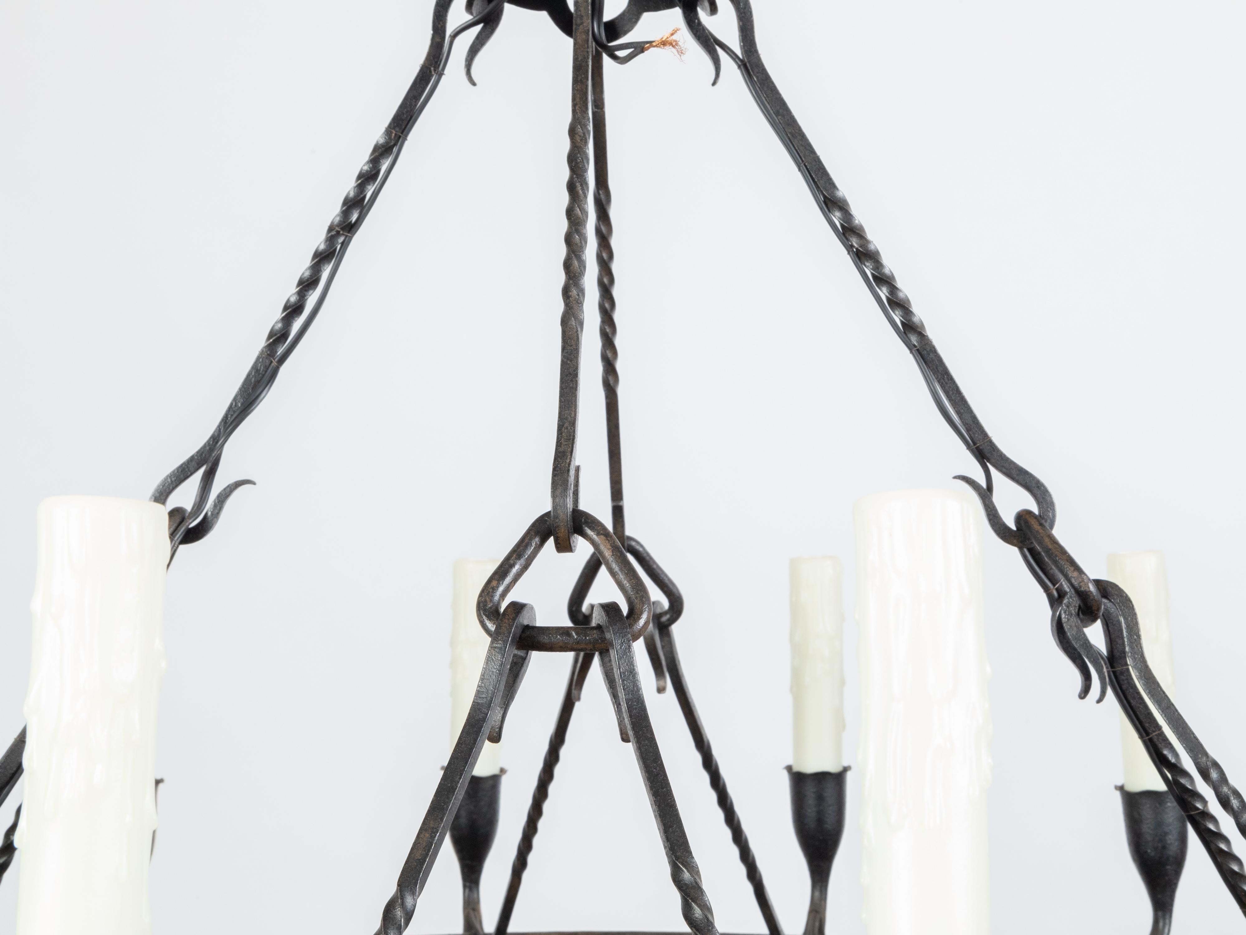 Spanish Colonial 1900s 12-Light Iron Chandelier with Ring and Dark Patina For Sale 3