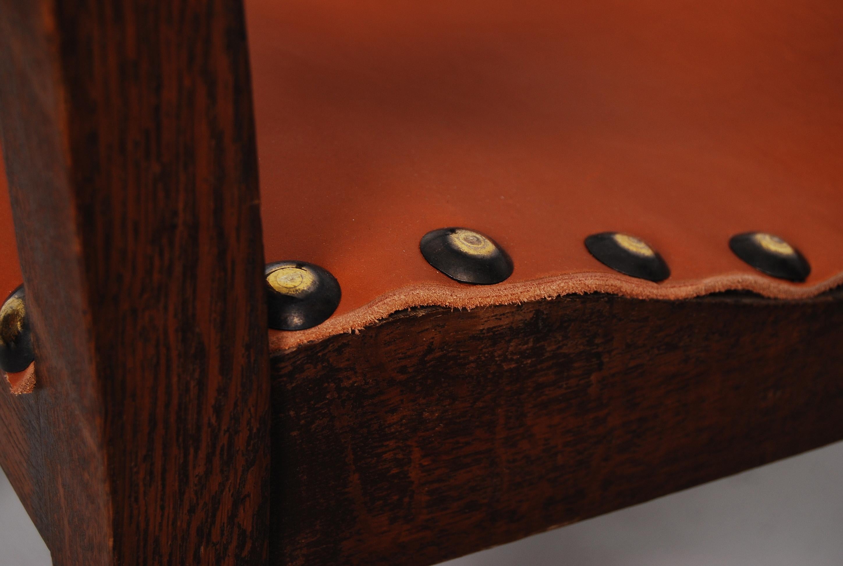 Bois de feuillus Fauteuil colonial espagnol avec assise et dossier en cuir neuf en vente