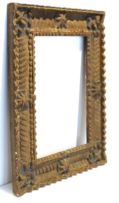 Cornice in legno geometrica profondamente intagliata in stile barocco coloniale spagnolo