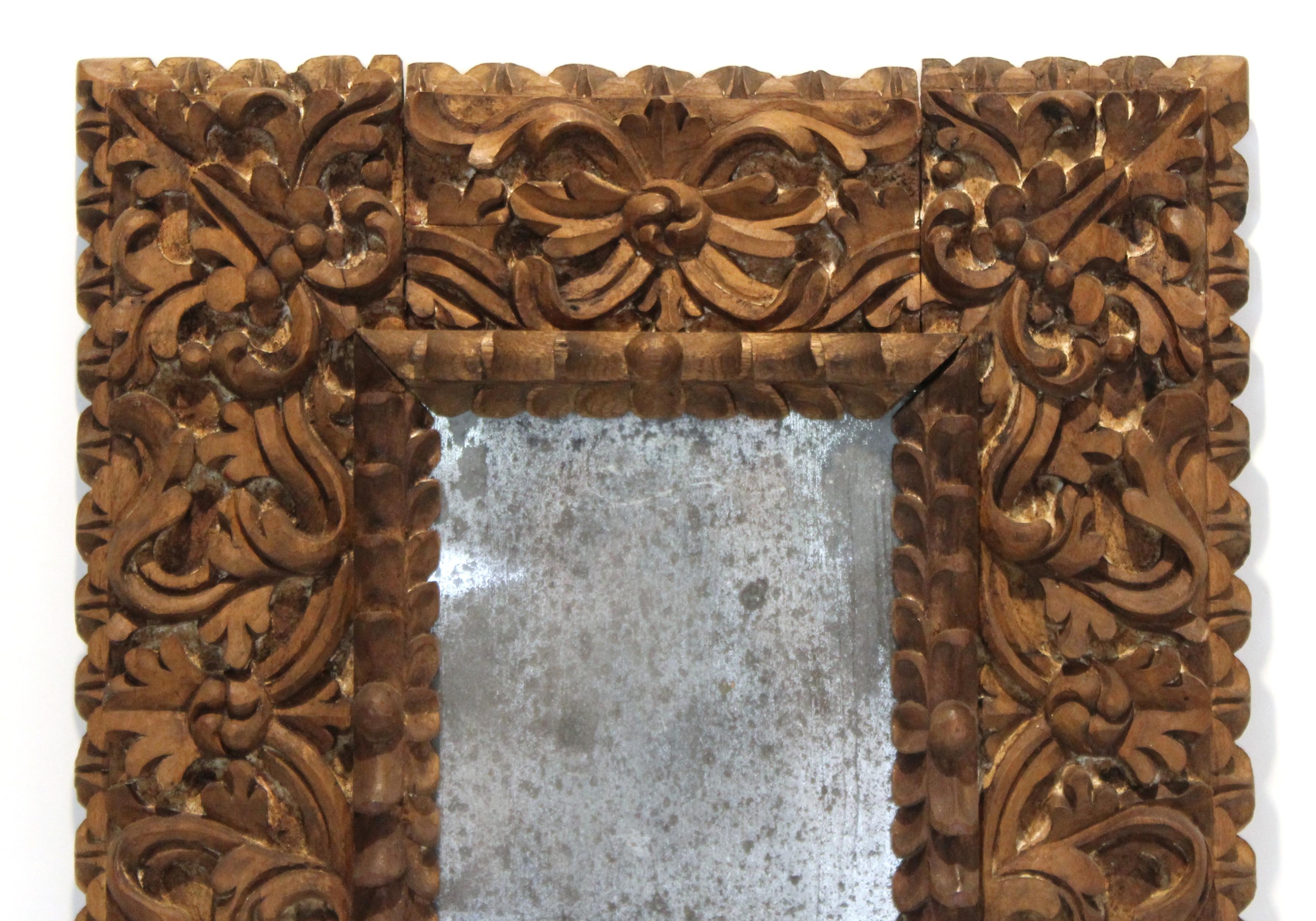 Spanischer Kolonialbarock Tief geschnitzter Relief-Spiegel oder Bilderrahmen (Spanisch Kolonial) im Angebot