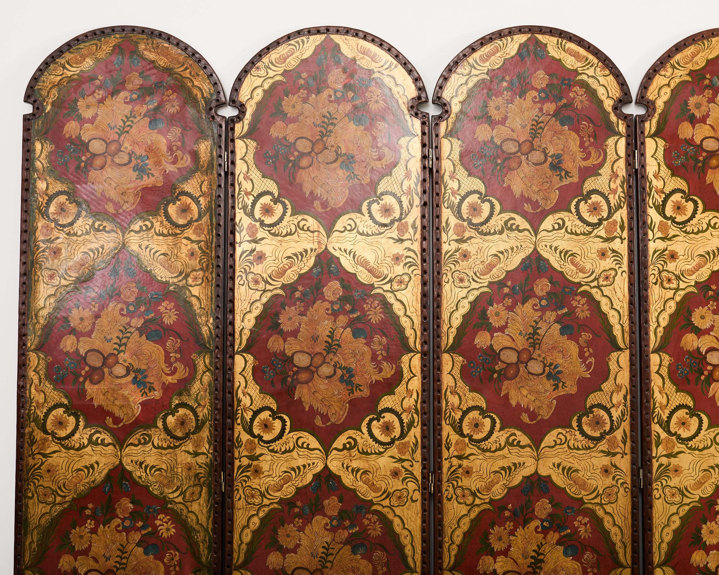 Spanisch Kolonial Barock Stil Gemaltes Leder Acht Panel Bildschirm (Metall) im Angebot