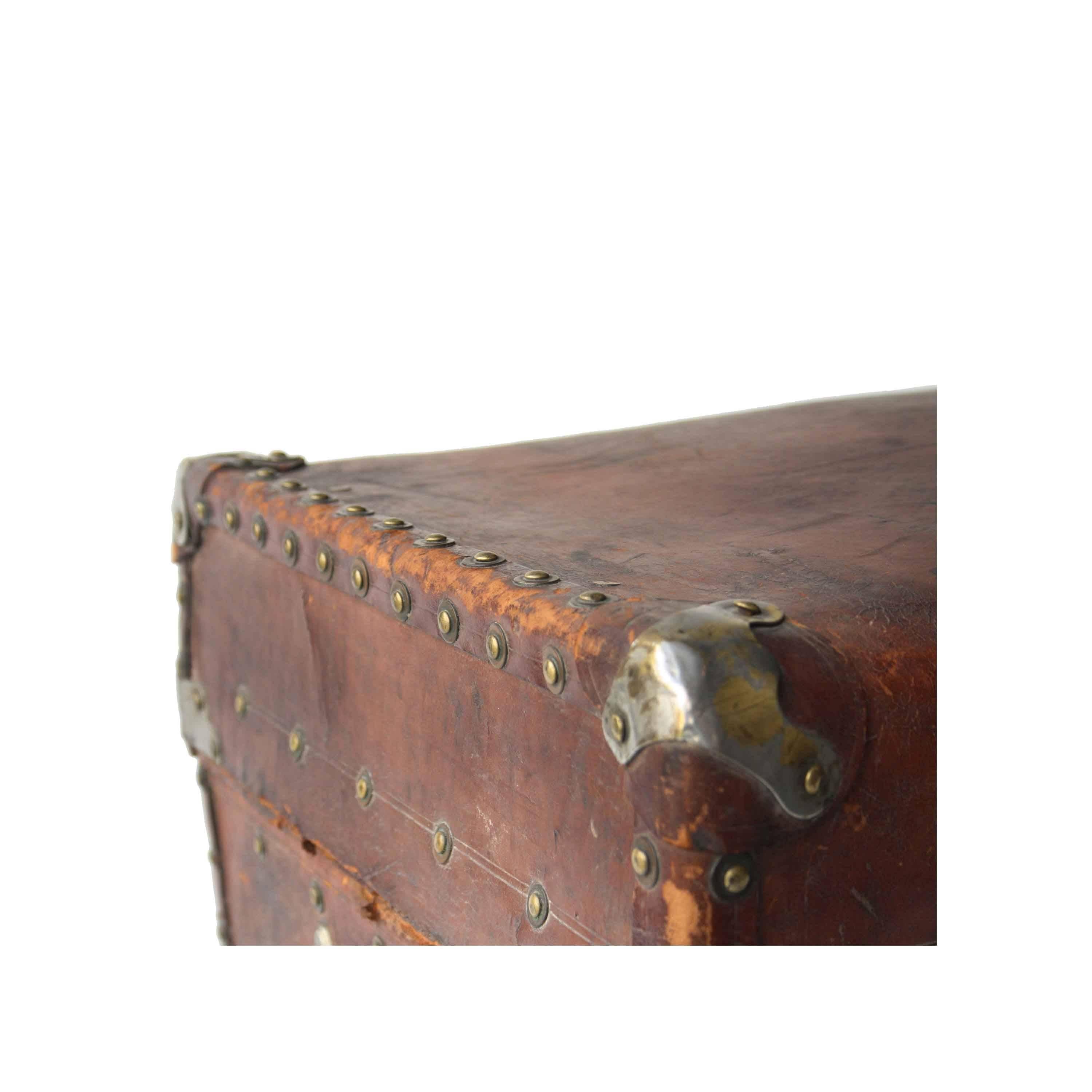 Spanish Colonial Brown Leather Haitian Cargo Trunk, Haiti, 1900 In Good Condition In Madrid, ES