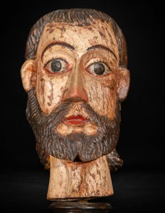 Tête de saint sculptée de style colonial espagnol, Mexique, fin du XVIe – début du XVIIe siècle.