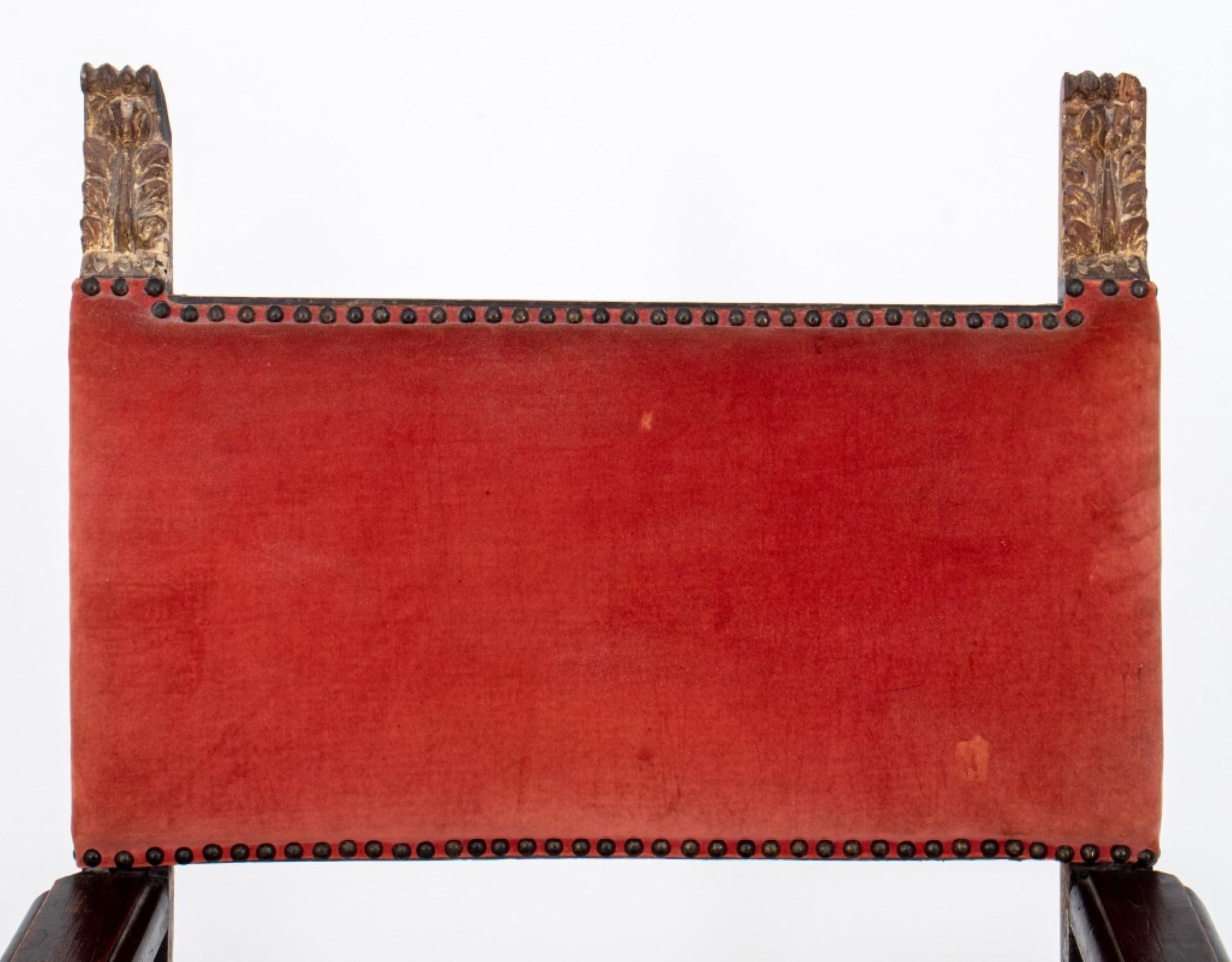 Armlehnstuhl aus geschnitzter Eiche aus der spanischen Kolonialzeit, 18. im Angebot 1