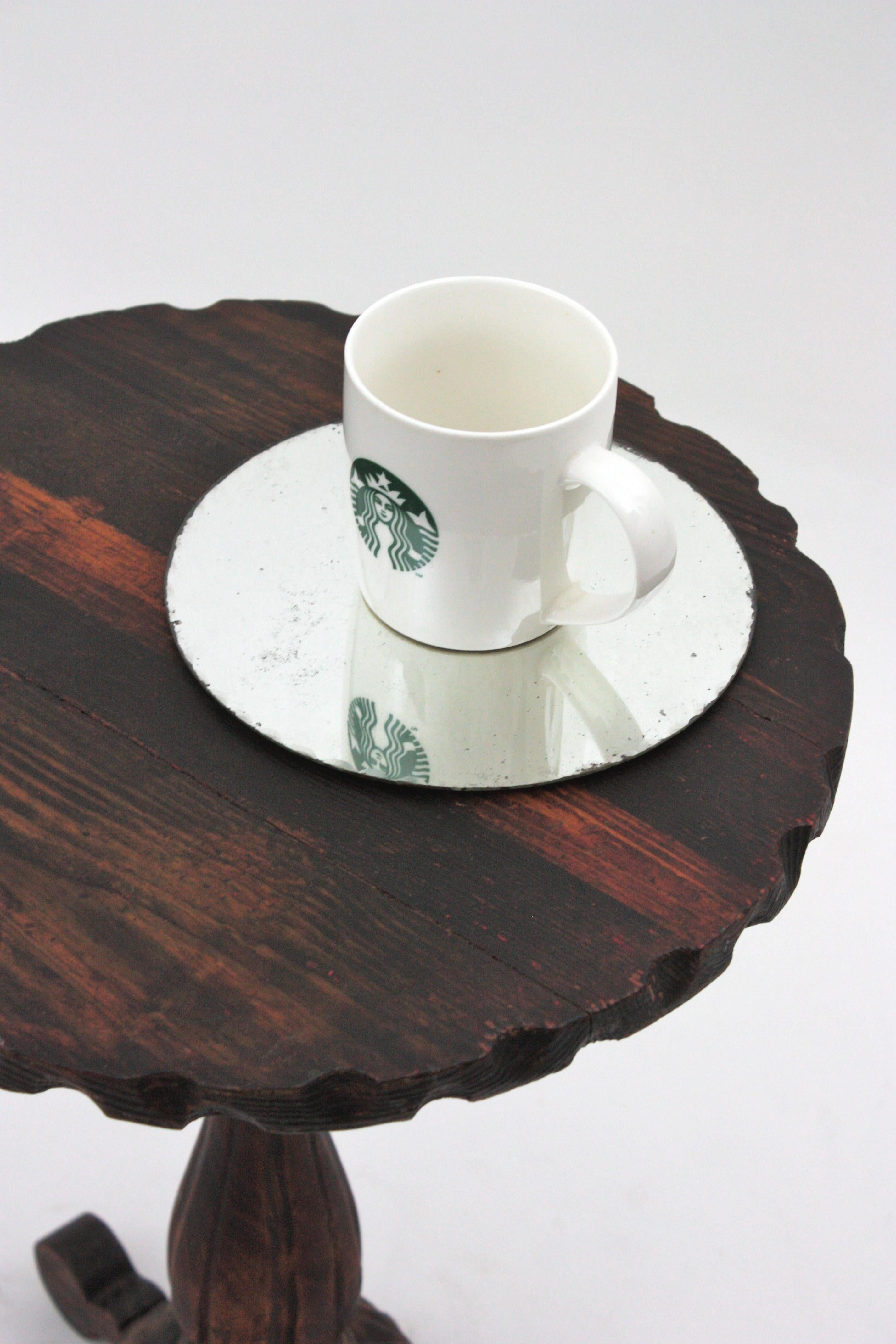 Mesa auxiliar colonial española de madera tallada Gueridón en venta 7