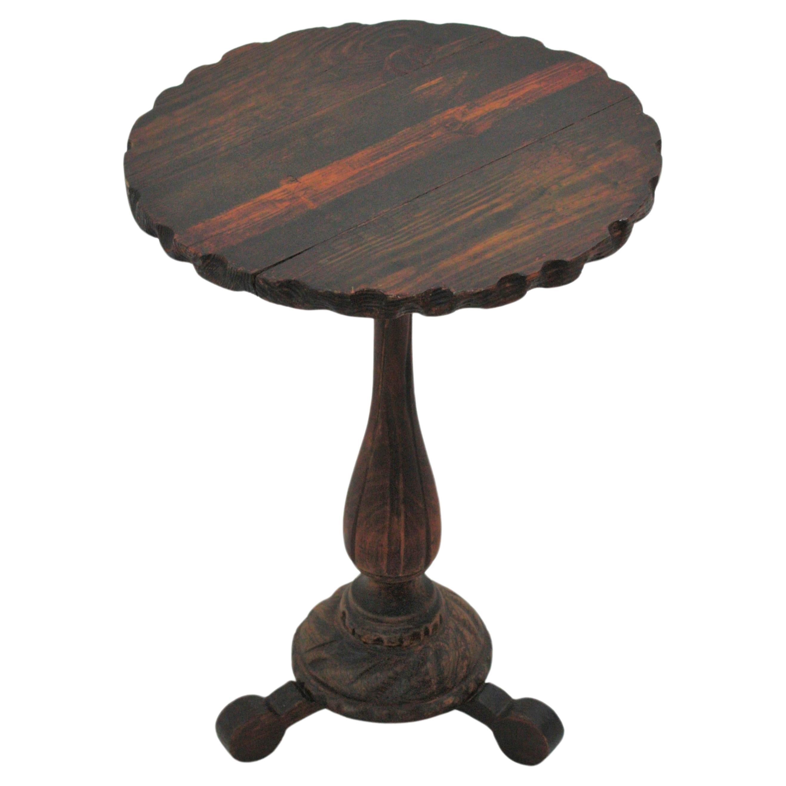 Mesa auxiliar colonial española de madera tallada Gueridón Colonial español en venta