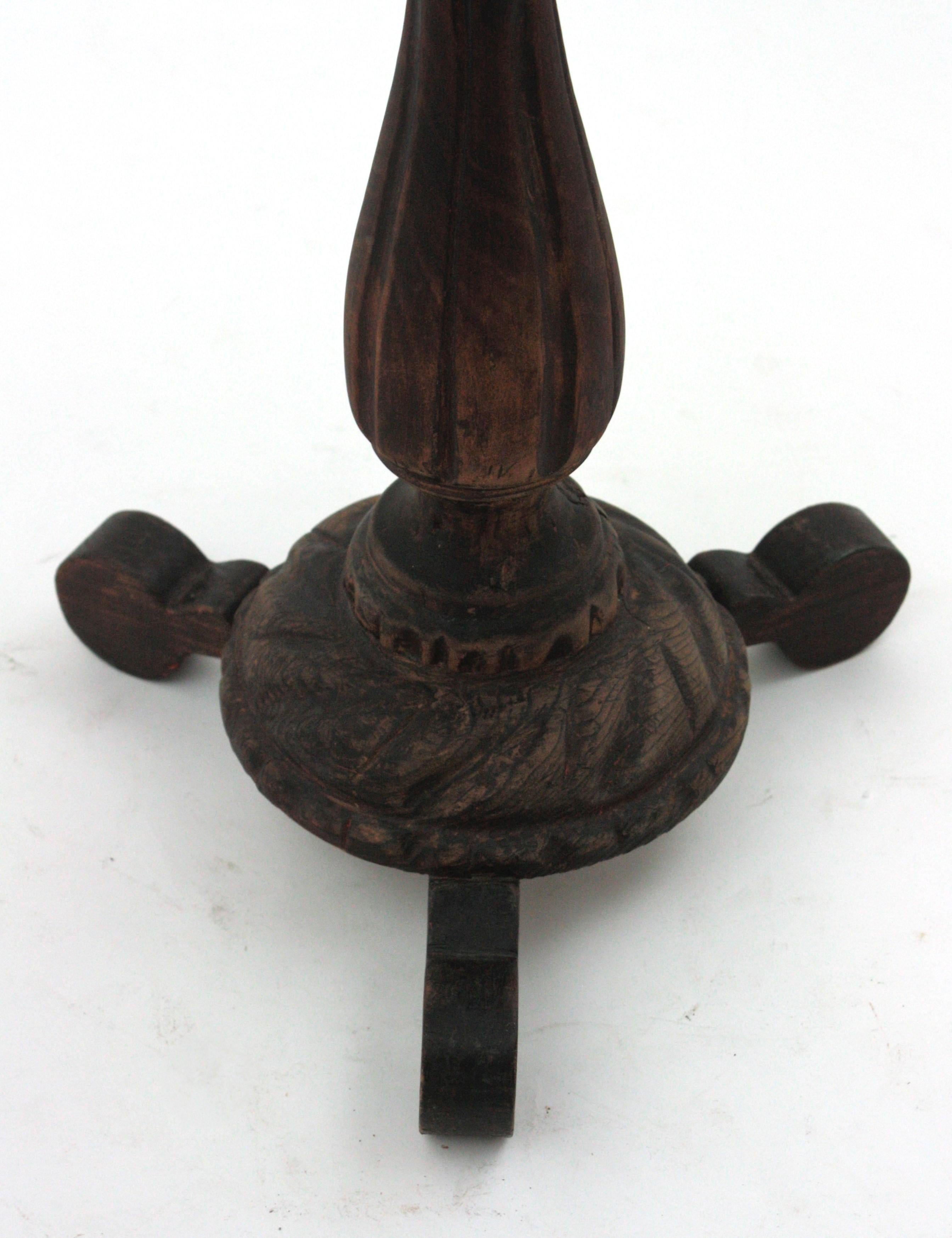 Mesa auxiliar colonial española de madera tallada Gueridón Madera en venta