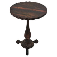 Mesa auxiliar colonial española de madera tallada Gueridón