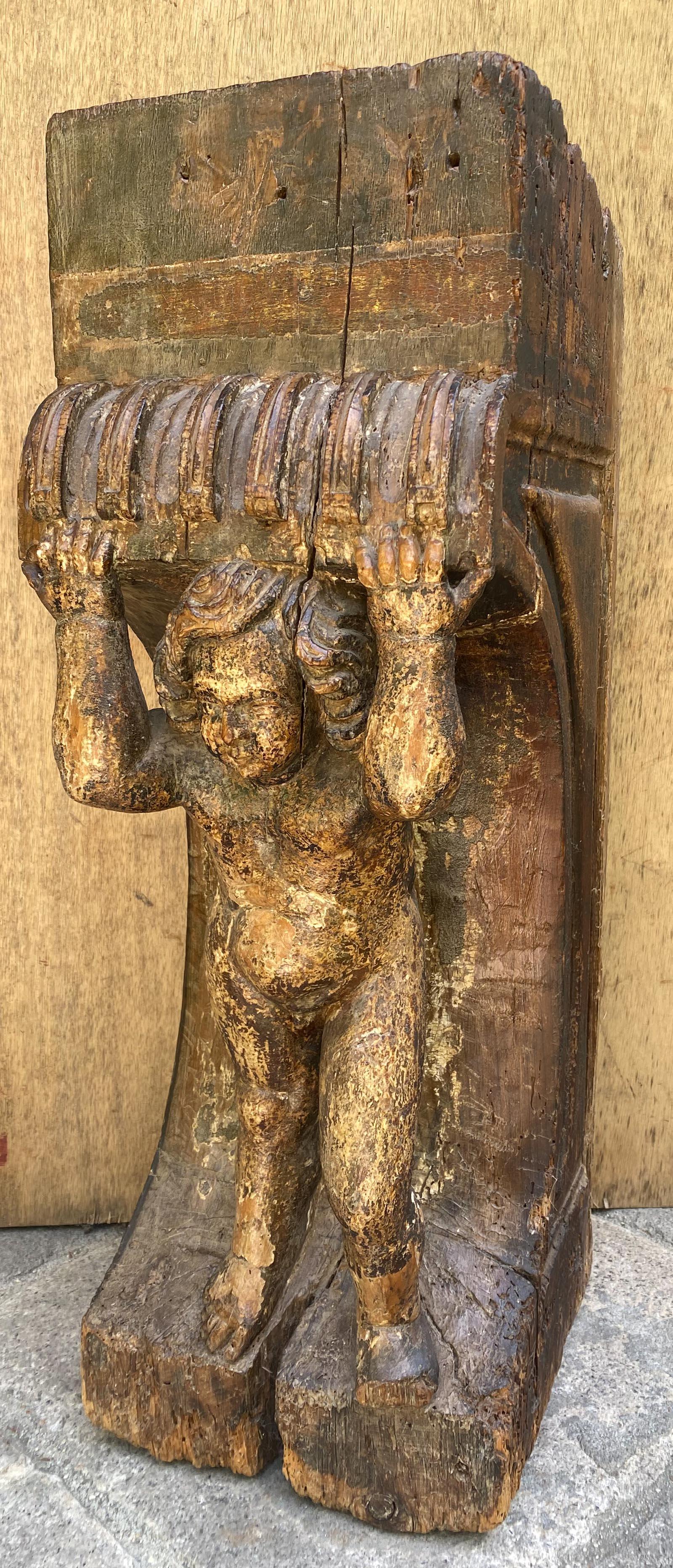 XIX secolo Base per colonna coloniale spagnola raffigurante putti che tengono un colonnino in vendita