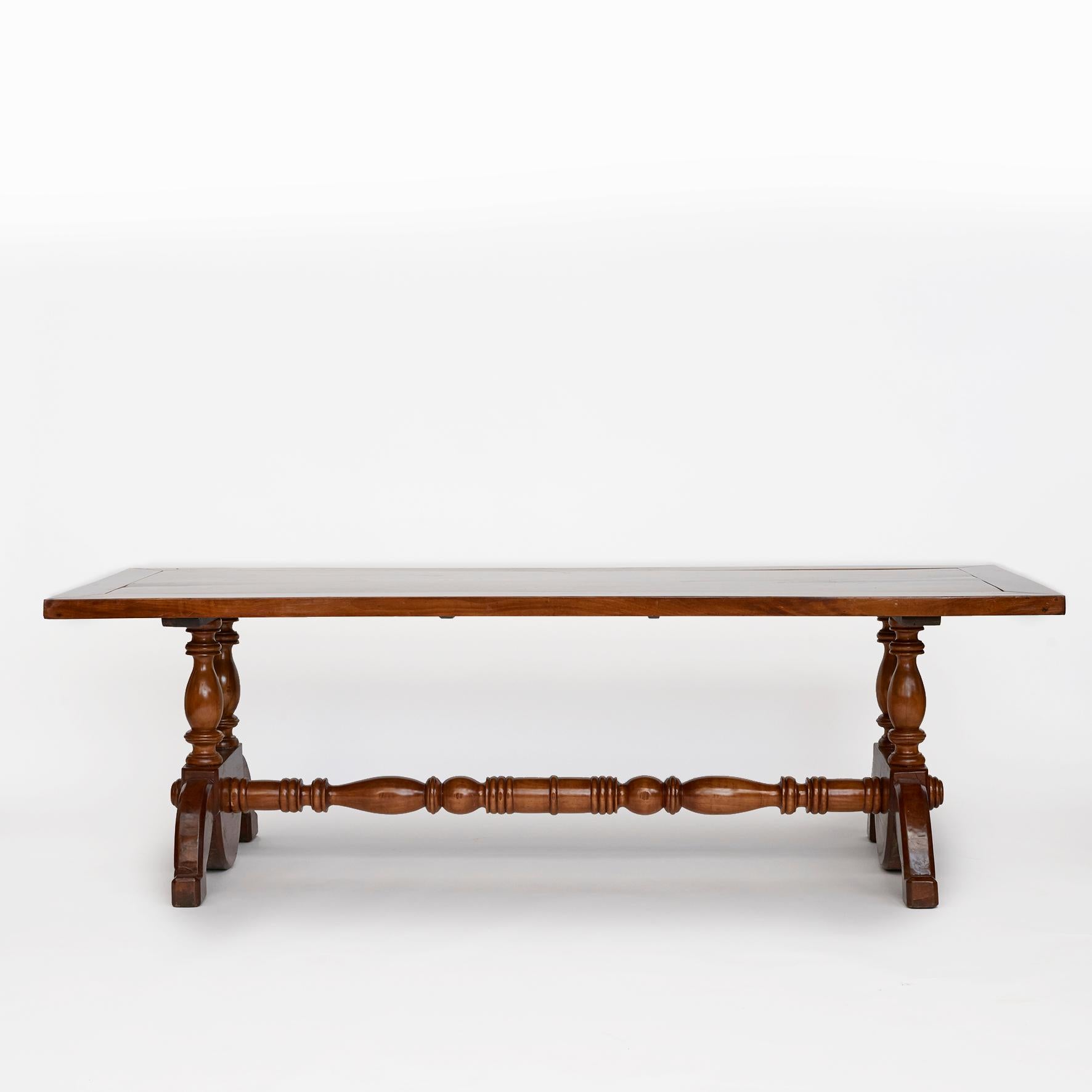 Long dining table (242 cm x 94 cm) made of Molave hardwood.
Rectangular one-piece board top with 