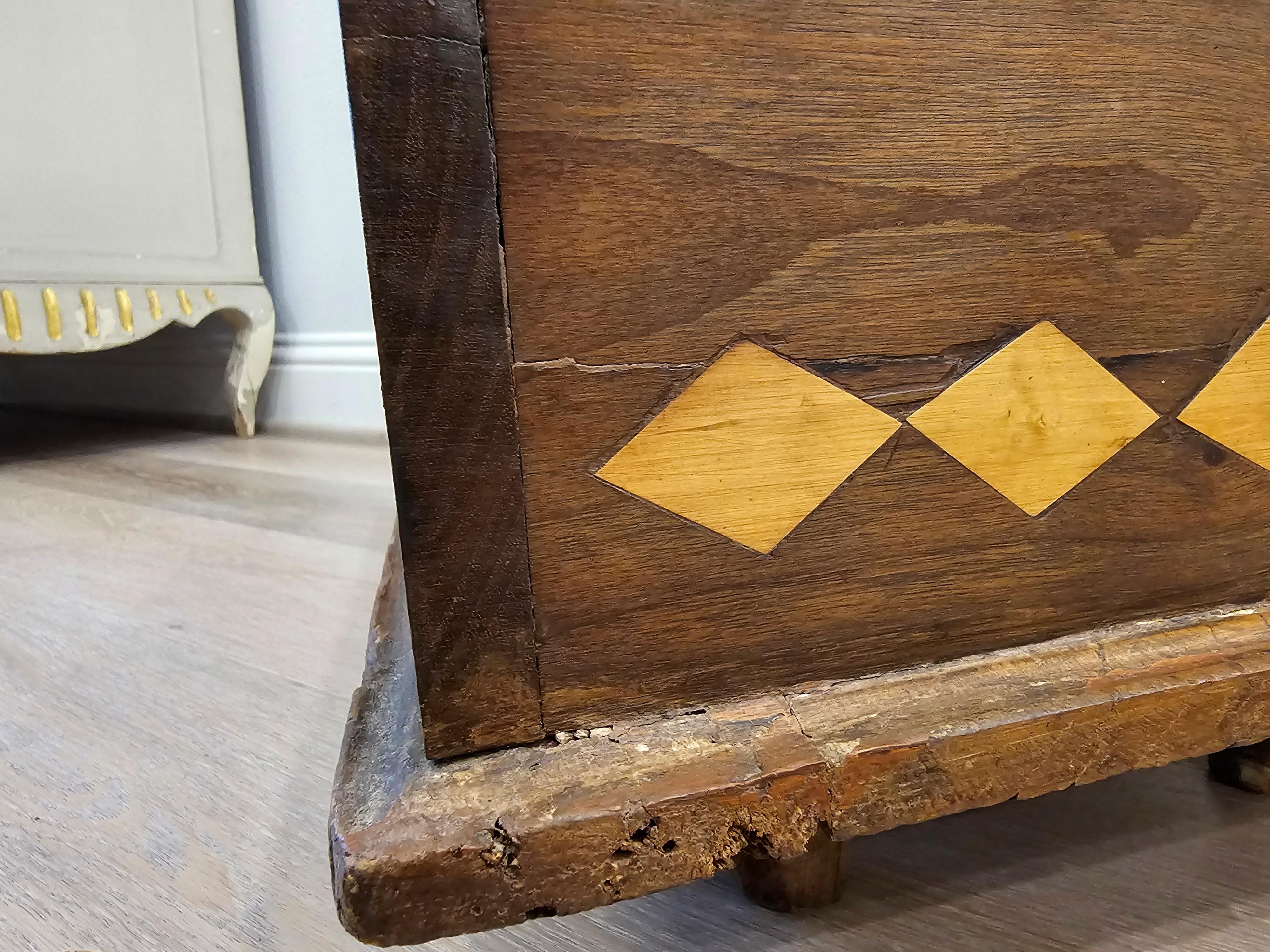 Spanish Colonial Era 18th/19th Century Inlaid Cedar Wooden Chest Box Trunk For Sale 5