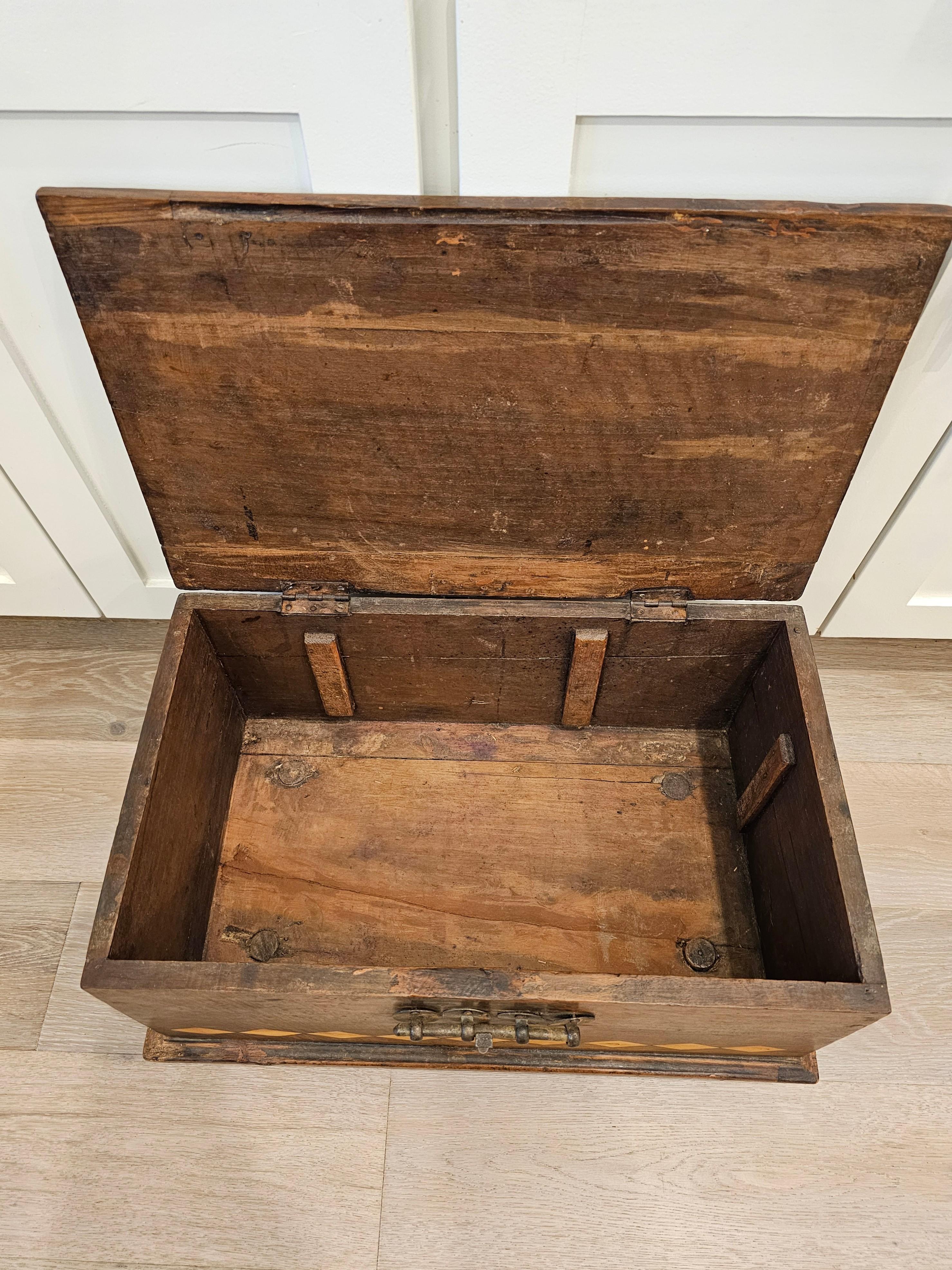 Spanish Colonial Era 18th/19th Century Inlaid Cedar Wooden Chest Box Trunk For Sale 6