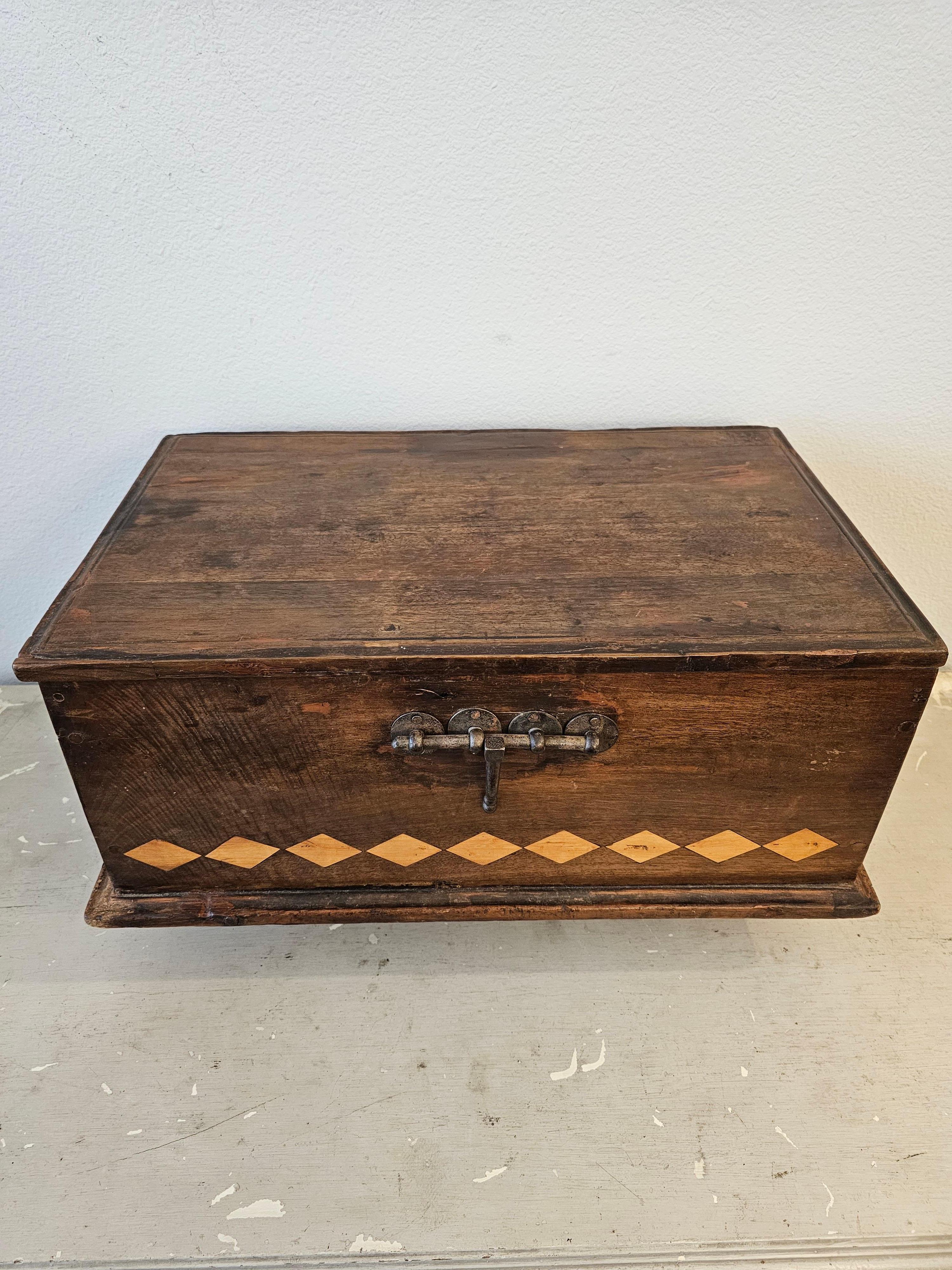 Spanish Colonial Era 18th/19th Century Inlaid Cedar Wooden Chest Box Trunk For Sale 9