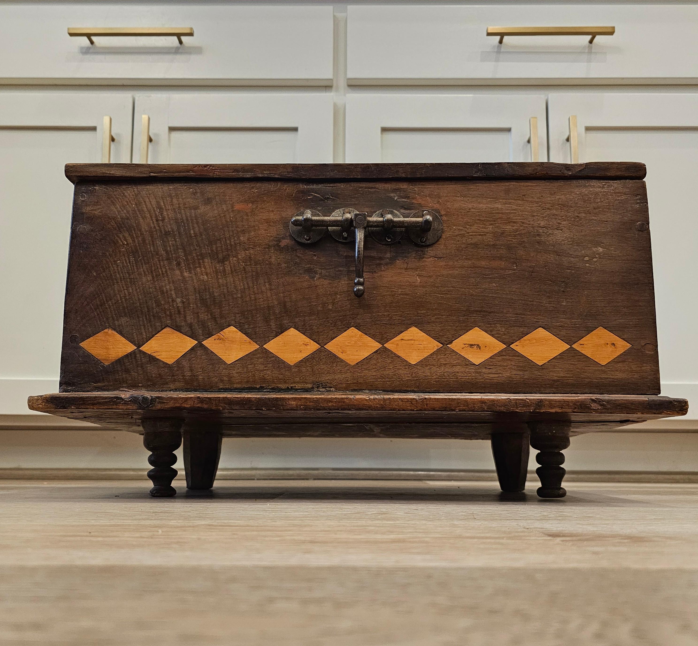 Spanish Colonial Era 18th/19th Century Inlaid Cedar Wooden Chest Box Trunk In Good Condition For Sale In Forney, TX