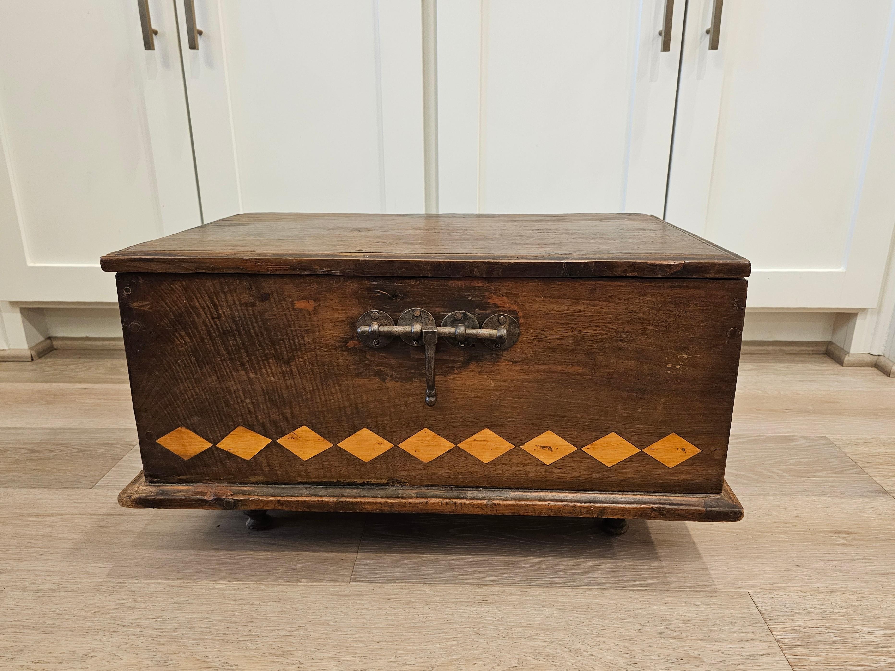 18th Century and Earlier Spanish Colonial Era 18th/19th Century Inlaid Cedar Wooden Chest Box Trunk For Sale