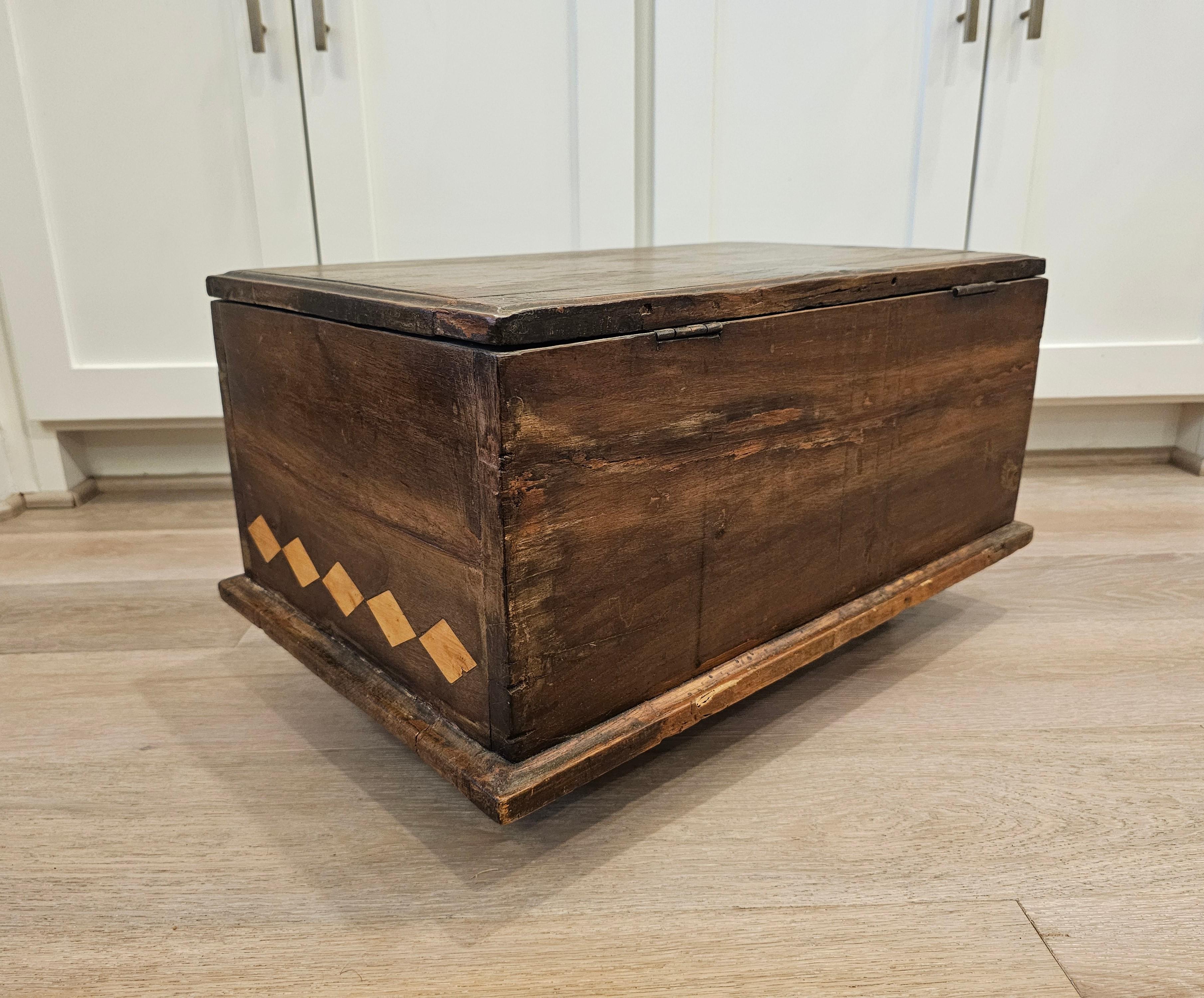 Spanish Colonial Era 18th/19th Century Inlaid Cedar Wooden Chest Box Trunk For Sale 2