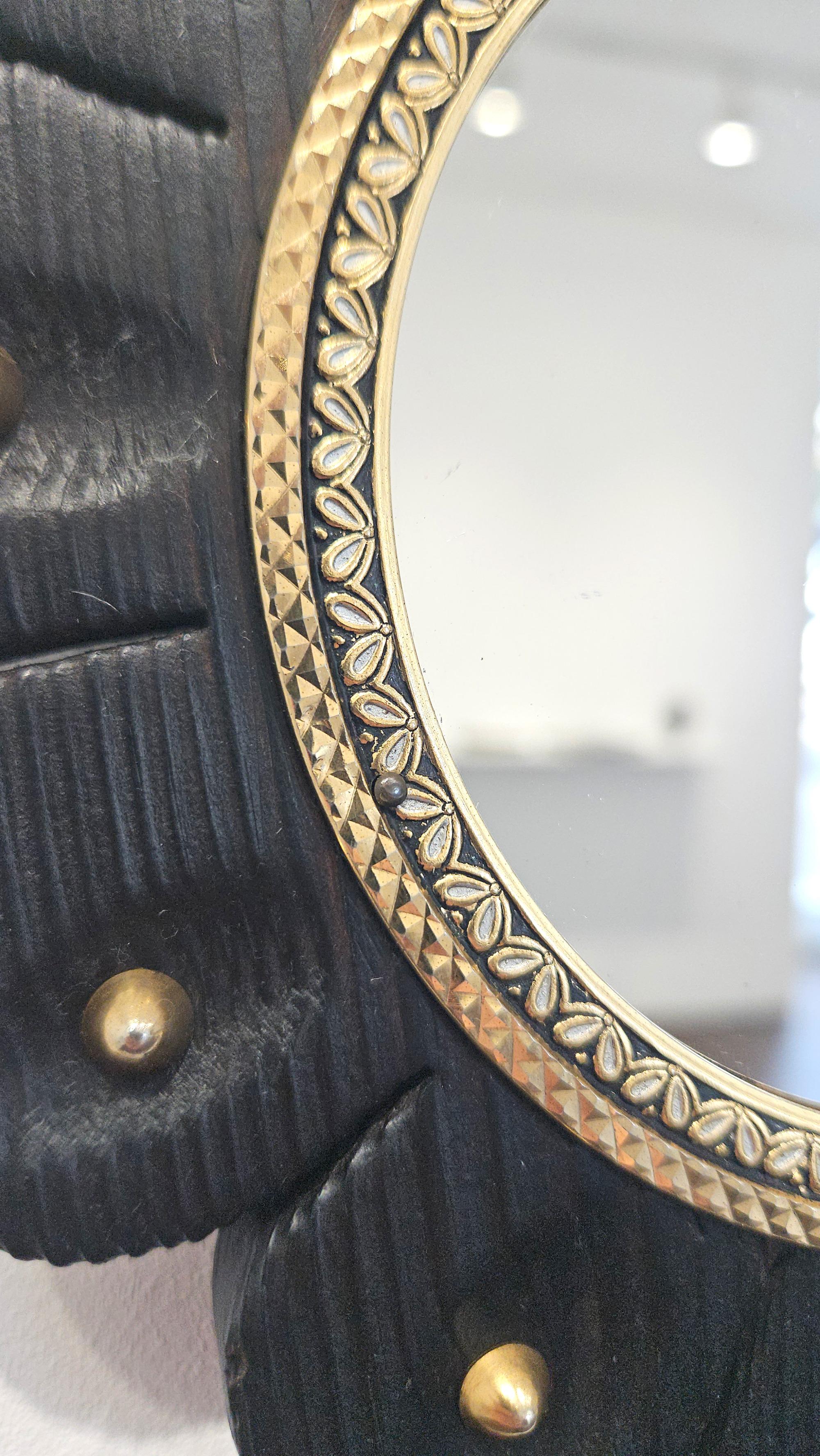 Espagnol Miroir colonial espagnol en forme de fleur avec cadre en damasquine de Tolède, Espagne, c.1950 en vente
