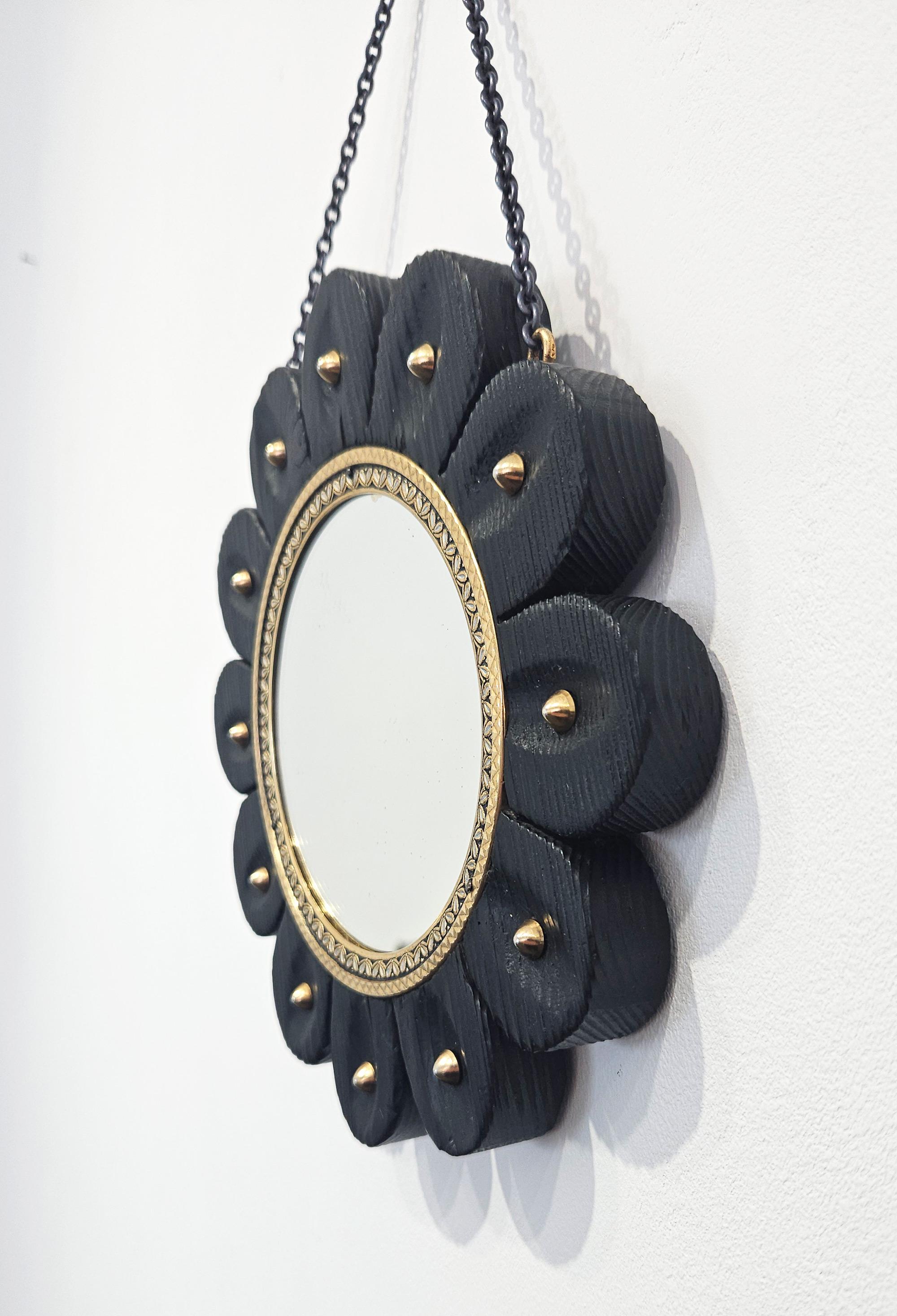 Miroir colonial espagnol en forme de fleur avec cadre en damasquine de Tolède, Espagne, c.1950 en vente 2