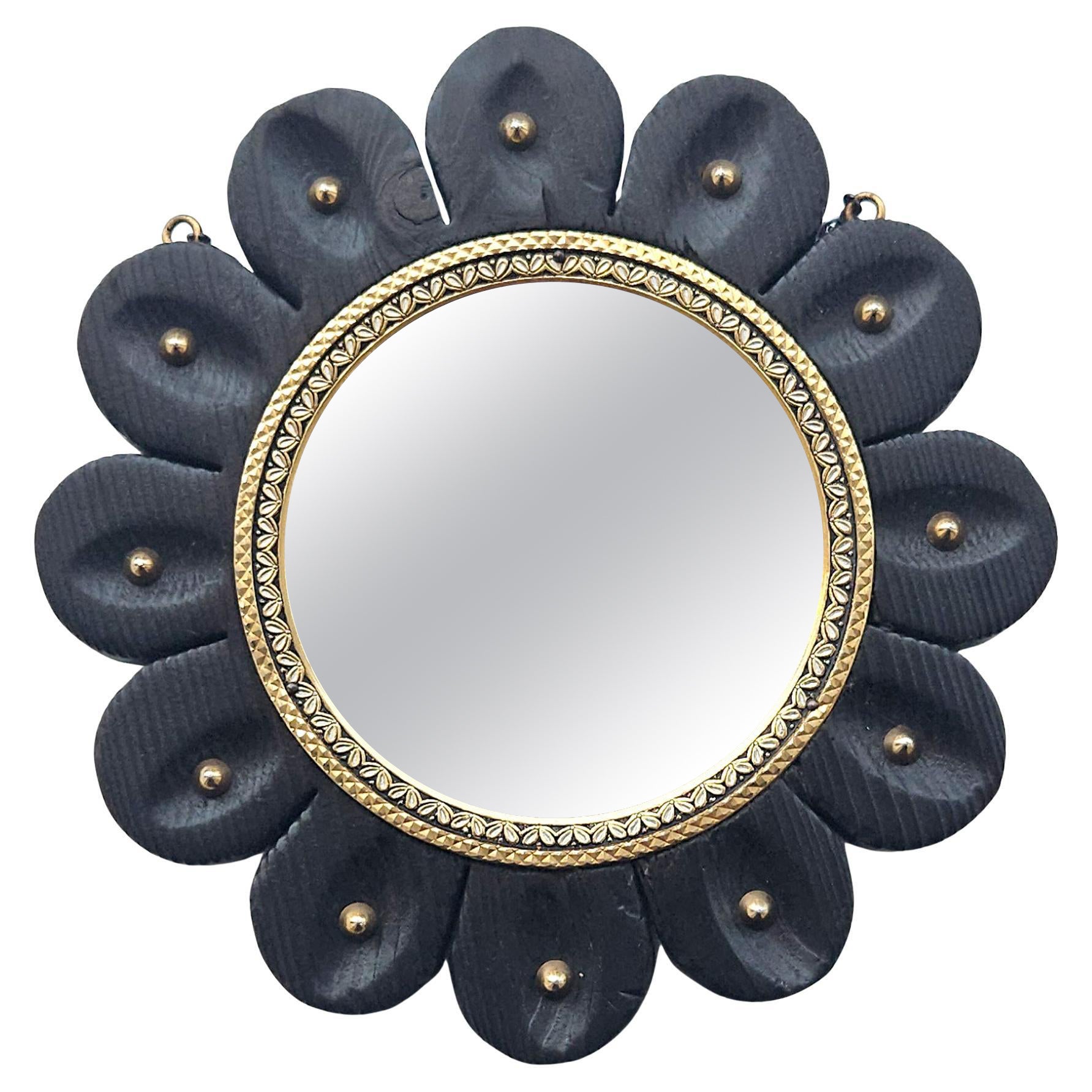 Miroir colonial espagnol en forme de fleur avec cadre en damasquine de Tolède, Espagne, c.1950