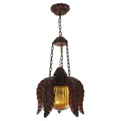 Lampada a sospensione Coloniale Spagnola a fiore in legno e vetro ambrato, anni '40