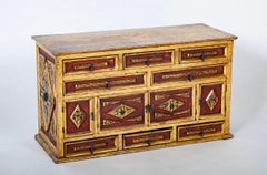 Vargueno in legno dorato Coloni spagnolo con vernice rossa e nera