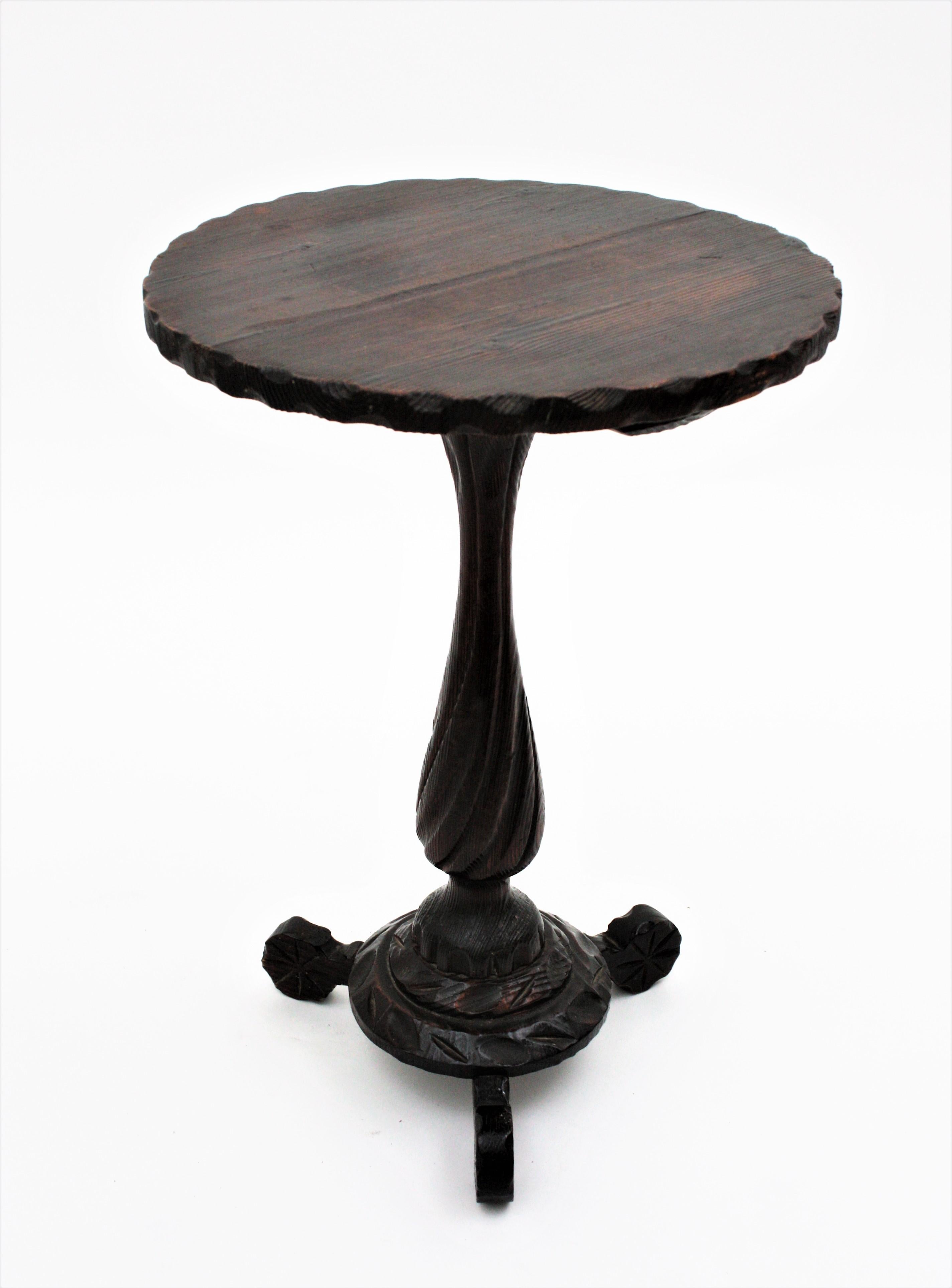 Spanish Colonial Gueridon End or Side Table in Carved Wood 4