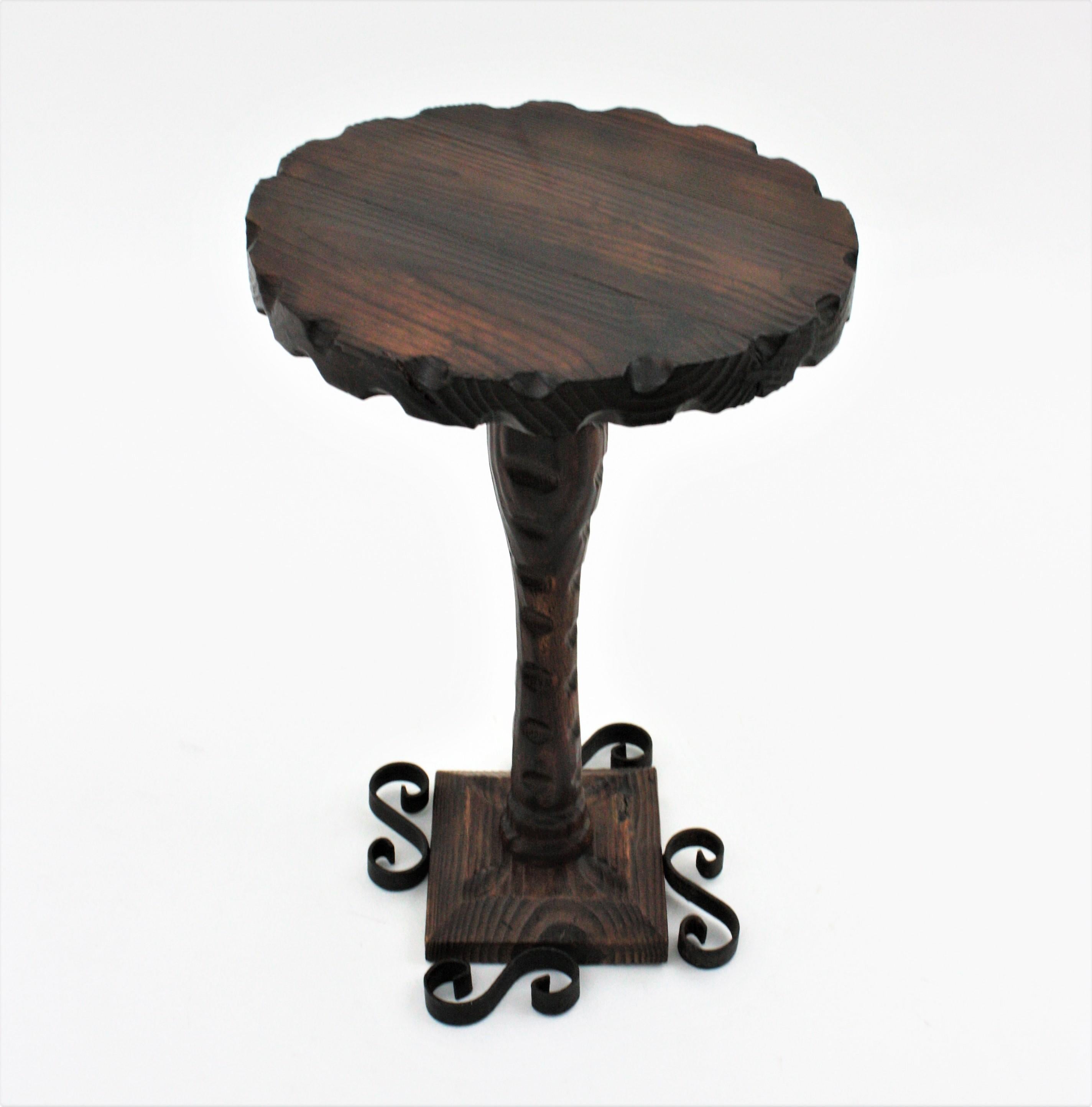 Spanish Colonial Side Table Gueridon in Carved Wood, 1940s For Sale 7