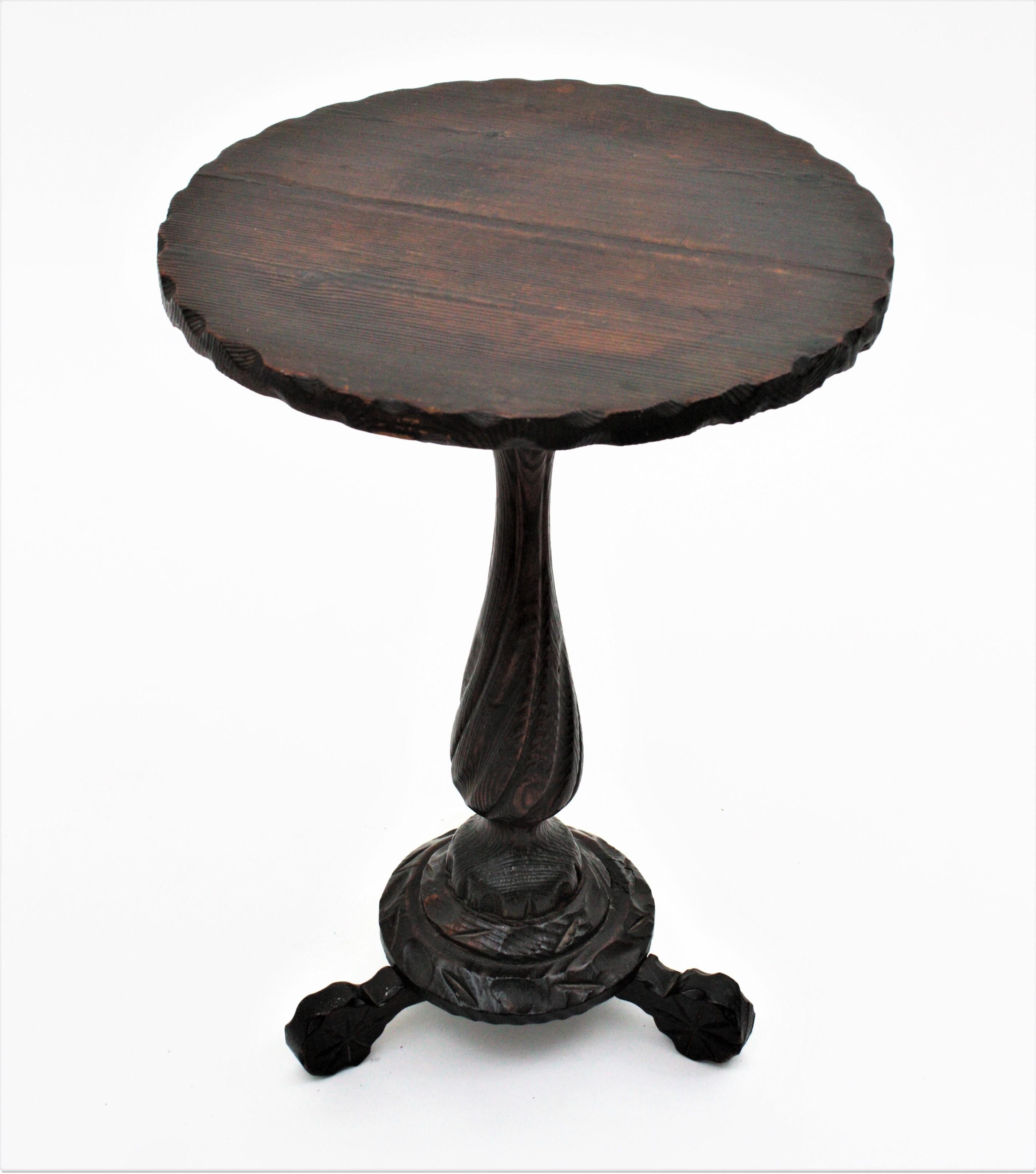 Spanish Colonial Gueridon End or Side Table in Carved Wood 7