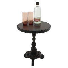 Tavolino Gueridon coloniale spagnolo in Wood Wood intagliato