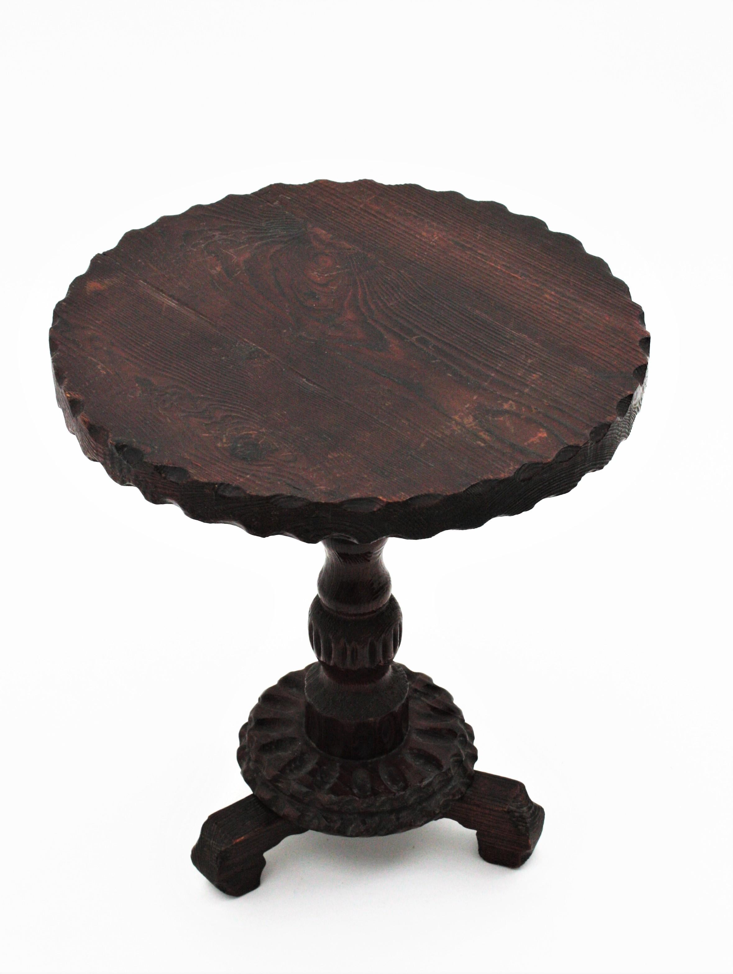 Hand-Crafted Spanish Colonial Gueridon End or Side Table in Carved Wood
