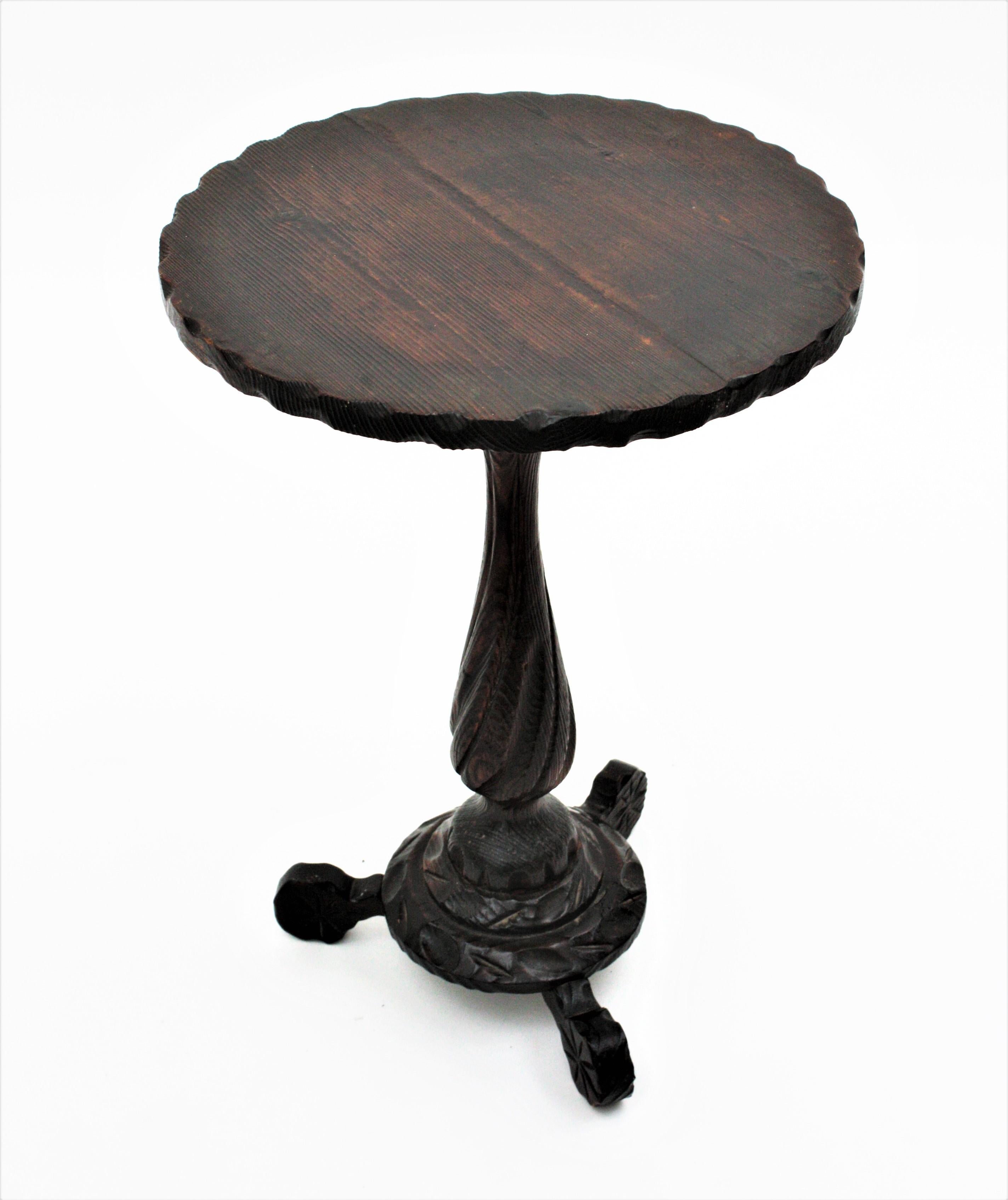 Hand-Carved Spanish Colonial Gueridon End or Side Table in Carved Wood