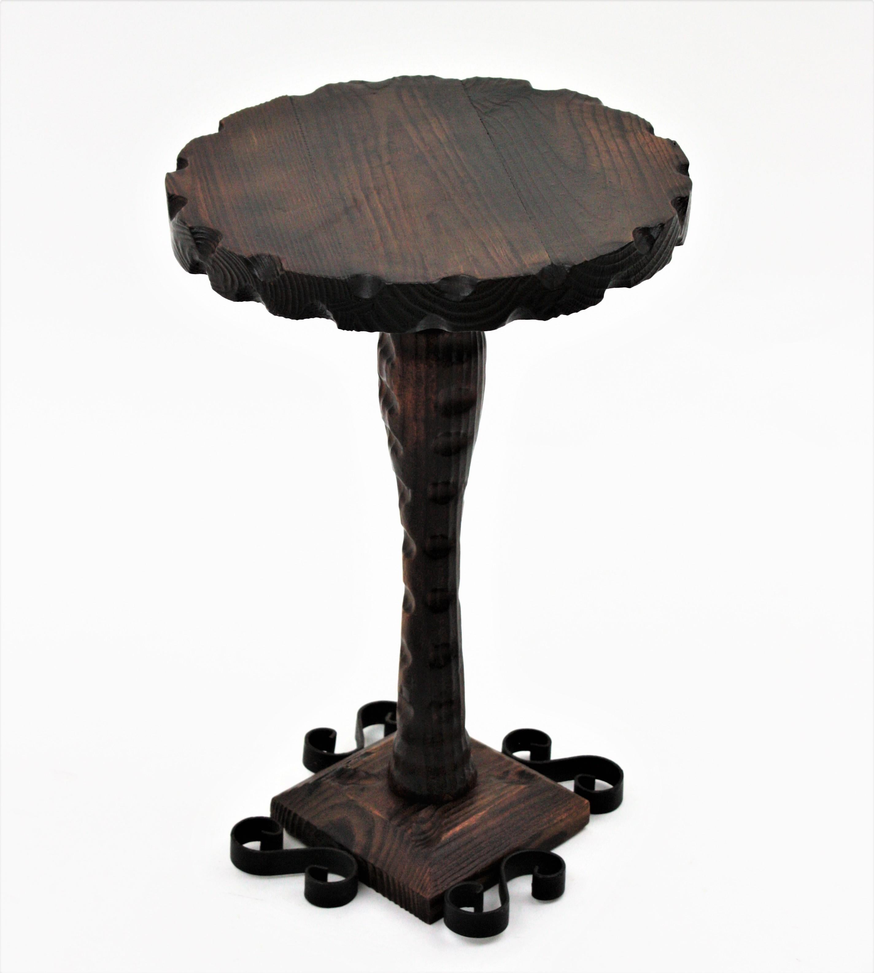 Hand-Carved Spanish Colonial Side Table Gueridon in Carved Wood, 1940s For Sale