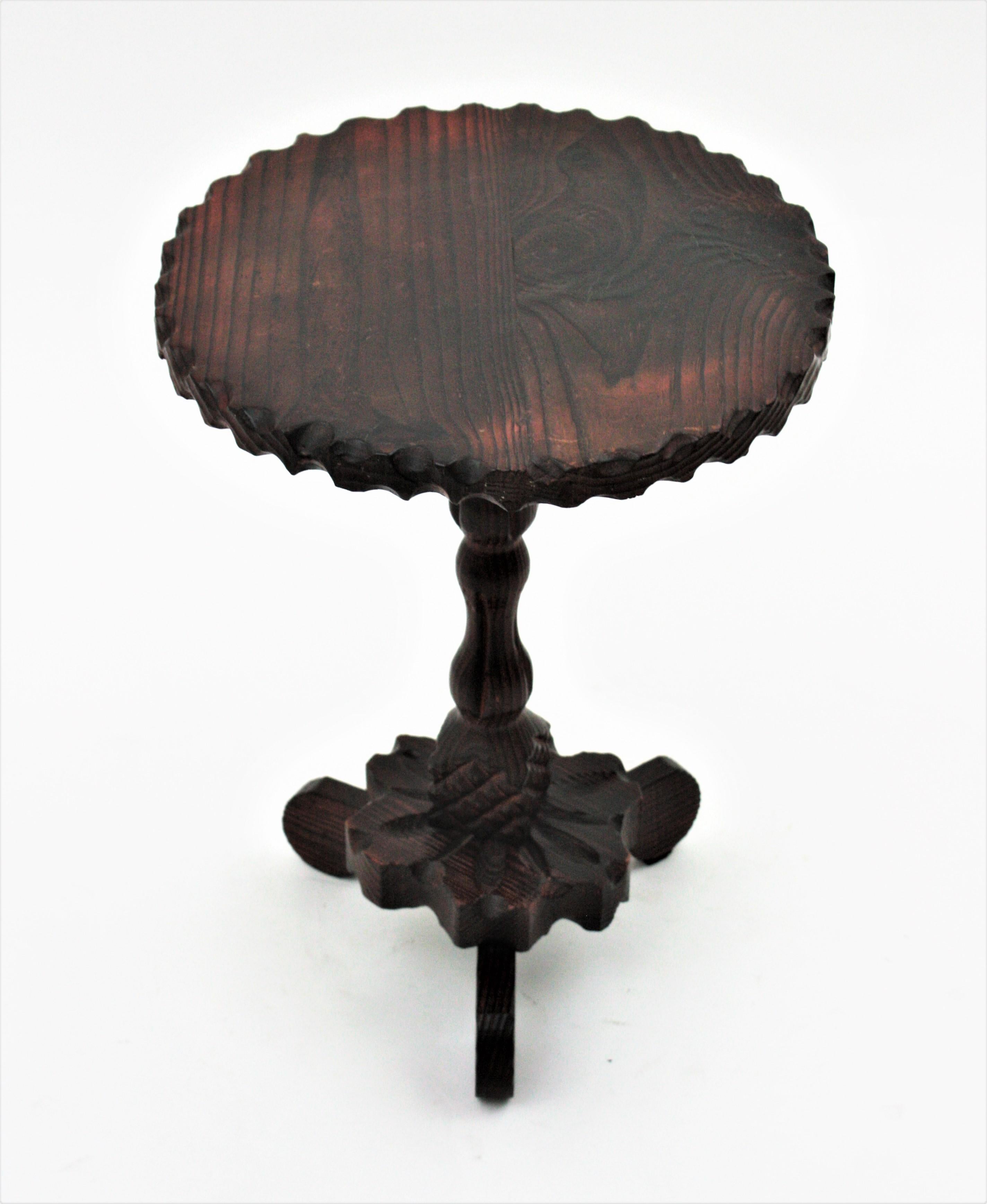 Hand-Carved Spanish Colonial Gueridon End or Side Table in Carved Wood