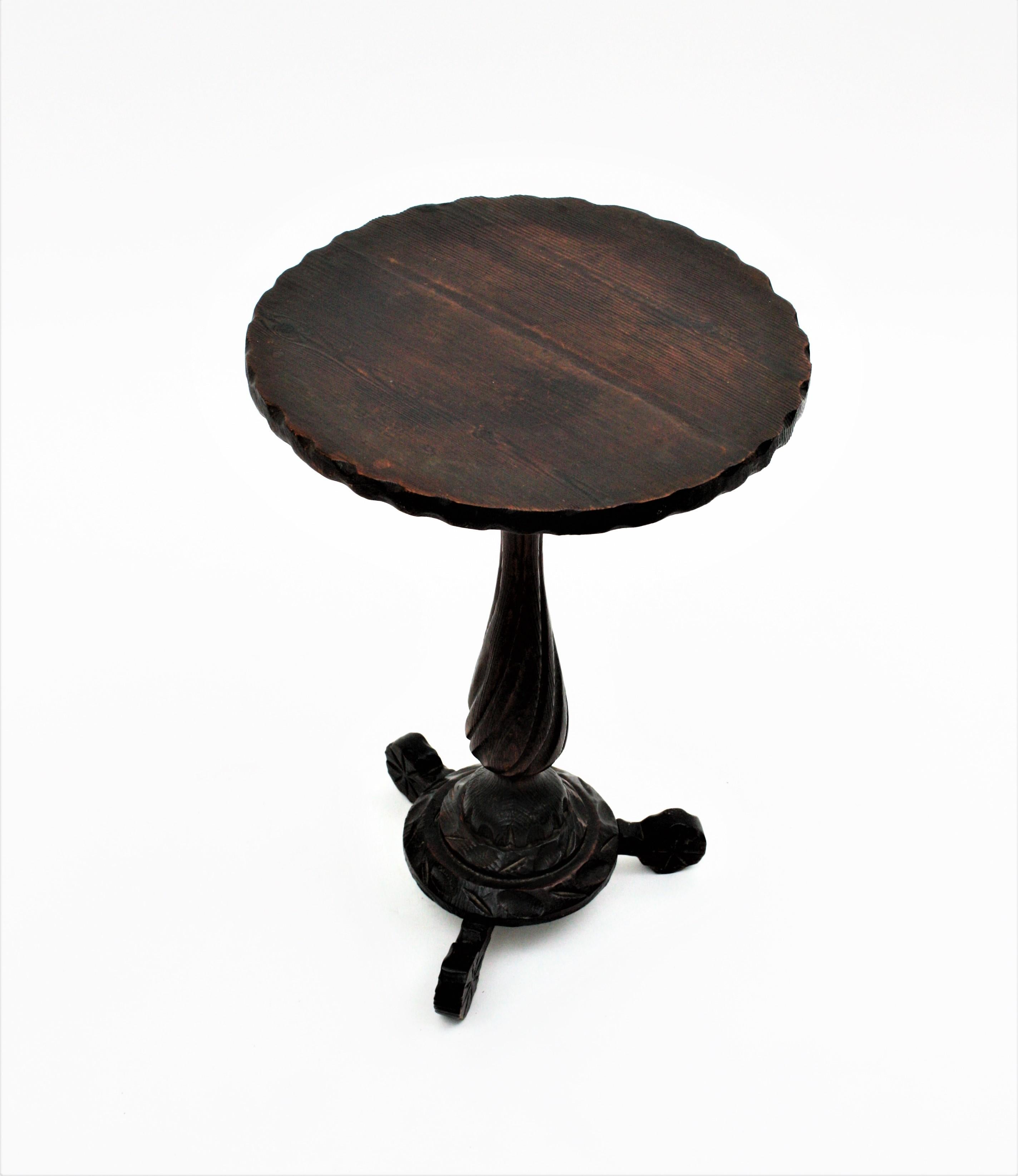 20th Century Spanish Colonial Gueridon End or Side Table in Carved Wood