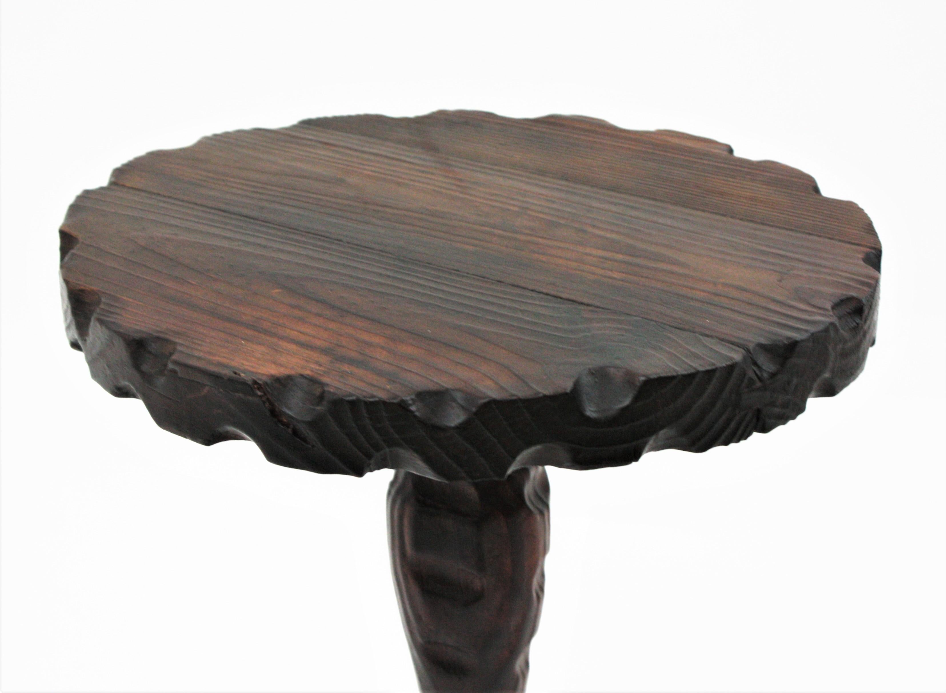 20th Century Spanish Colonial Side Table Gueridon in Carved Wood, 1940s For Sale
